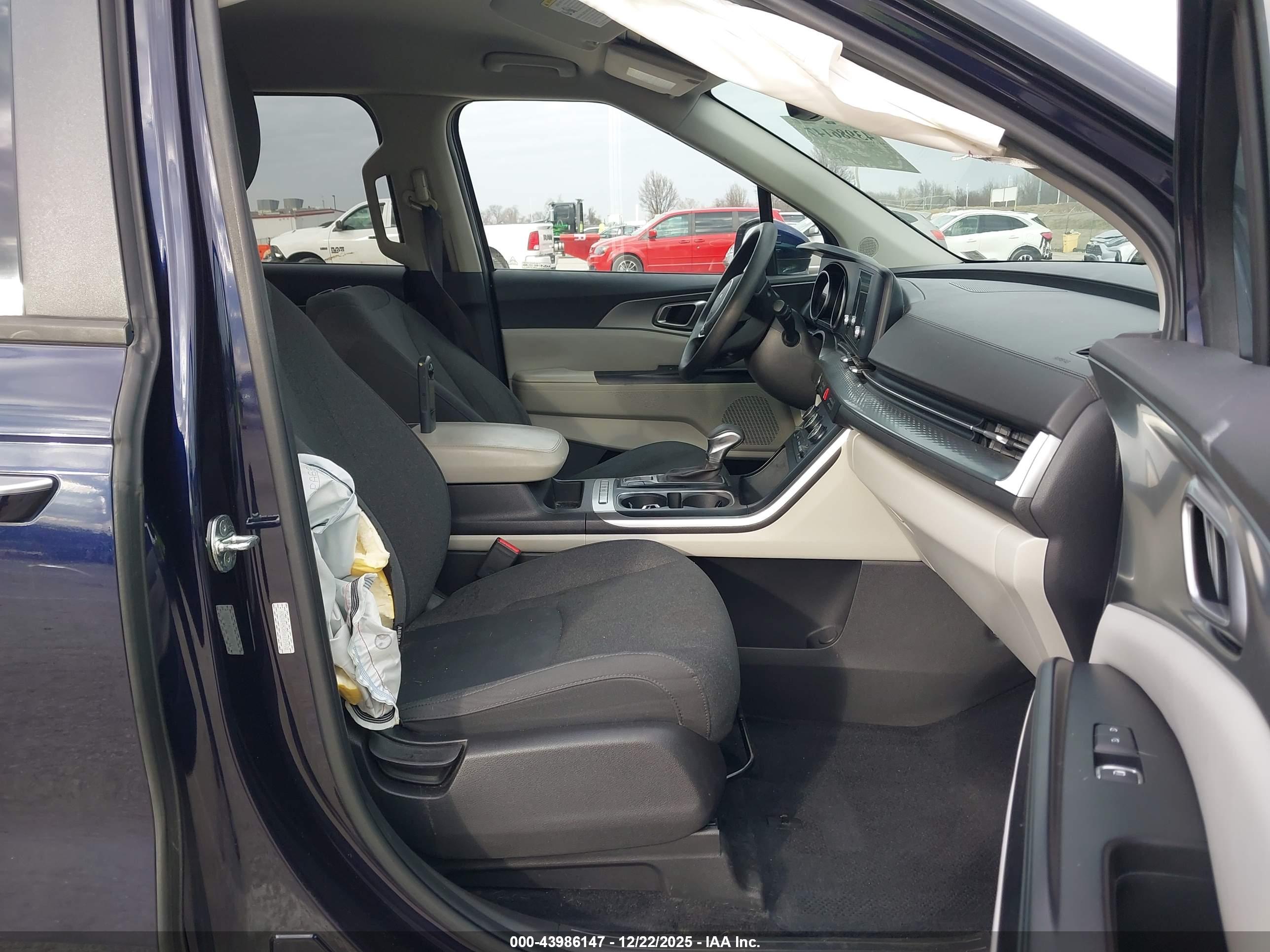 KIA CARNIVAL image 5