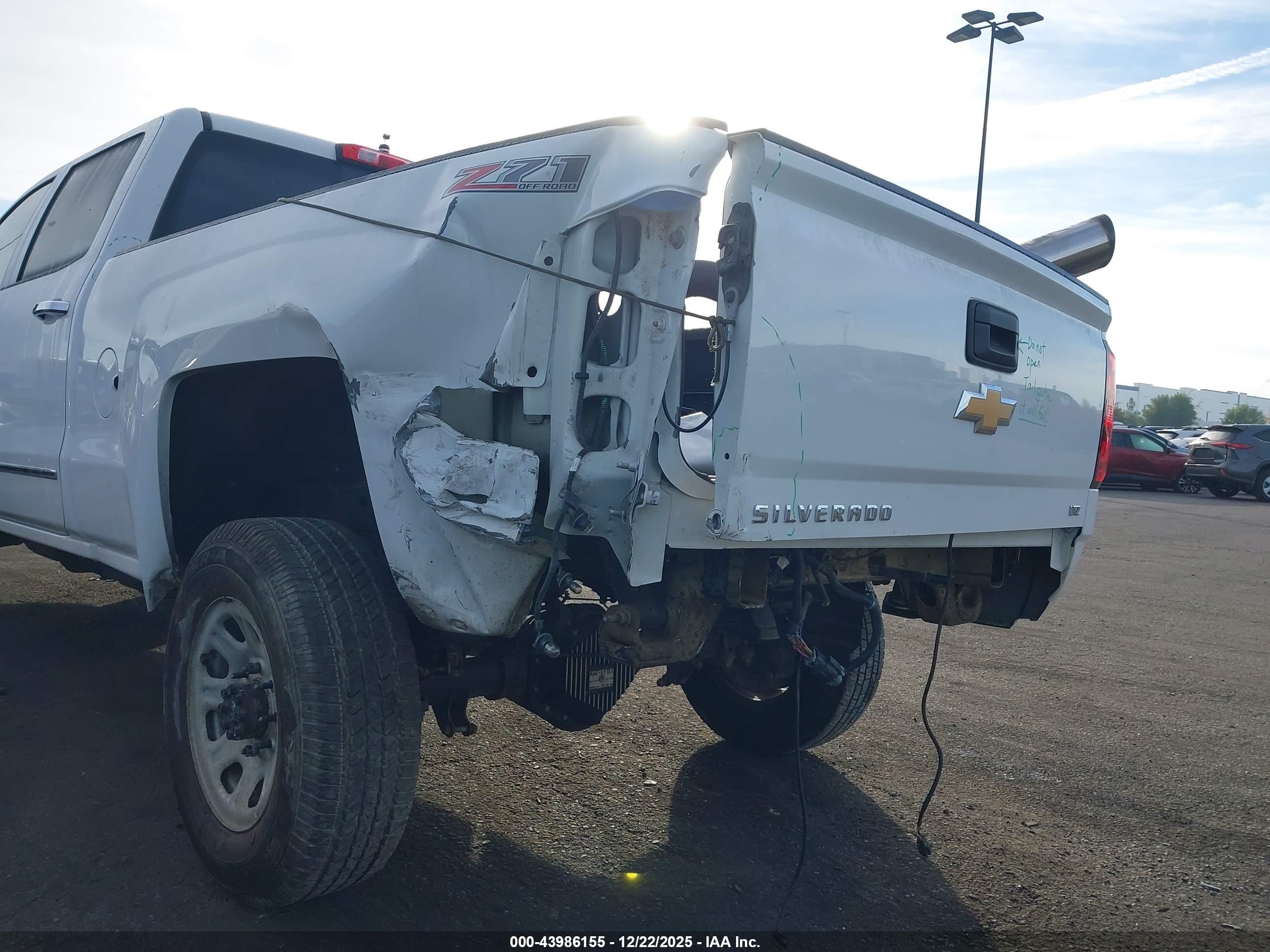 CHEVROLET SILVERADO image 6