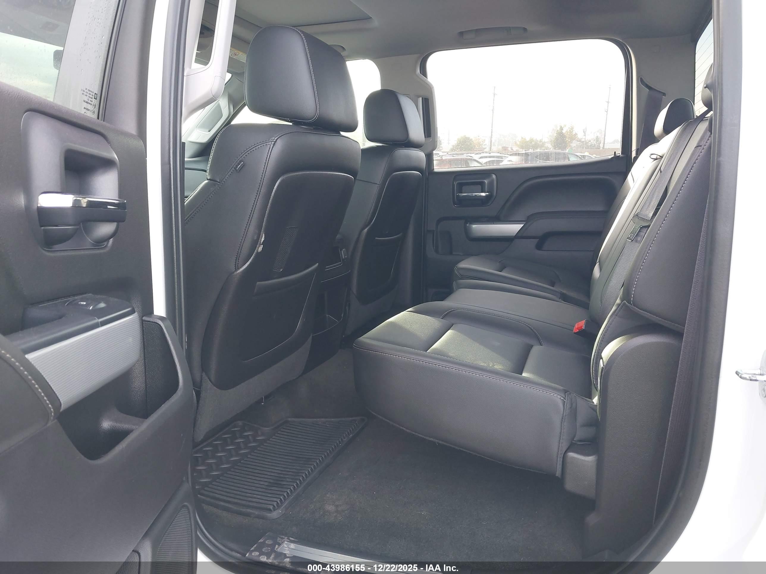 CHEVROLET SILVERADO image 8