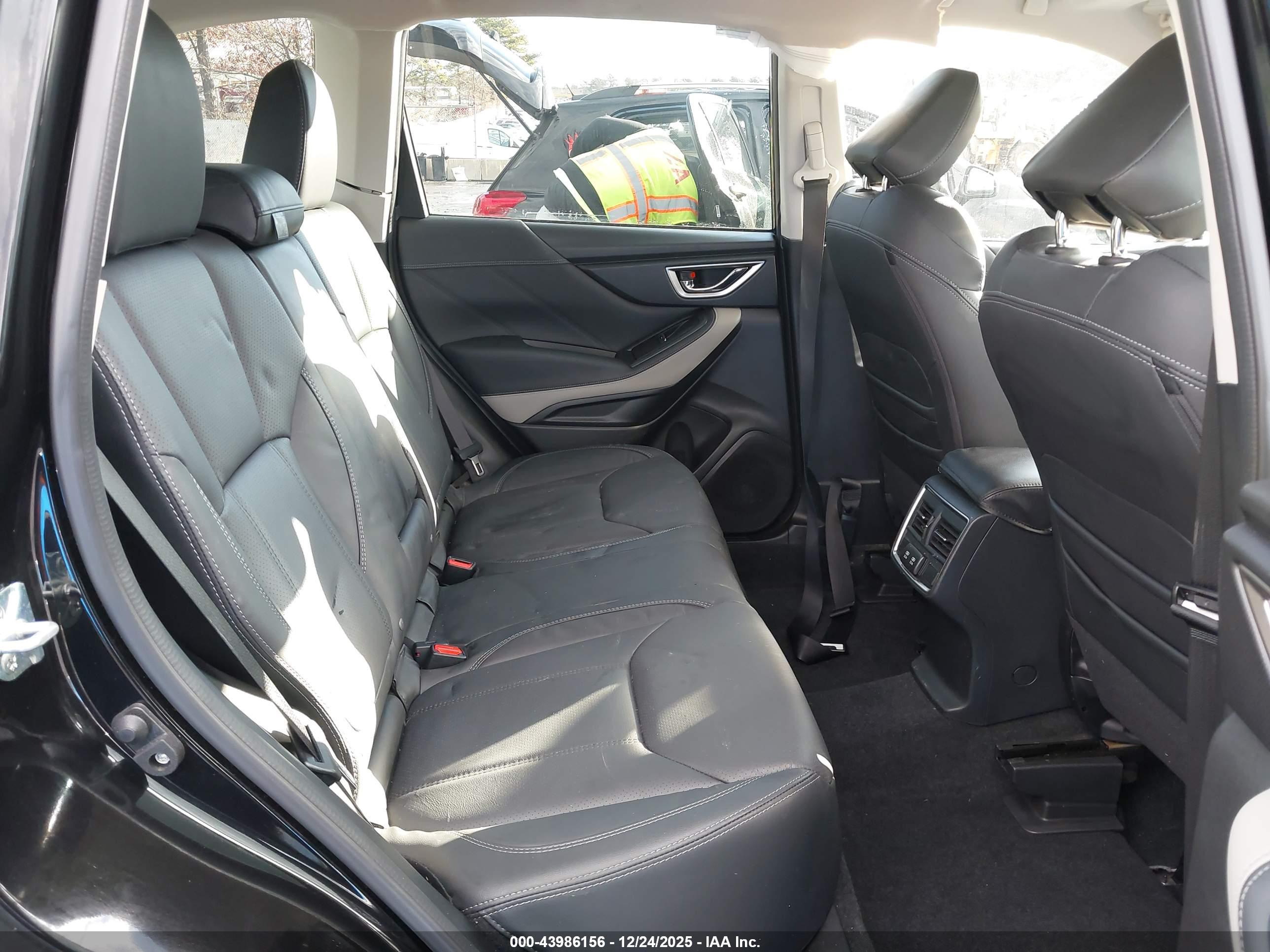 SUBARU FORESTER image 8