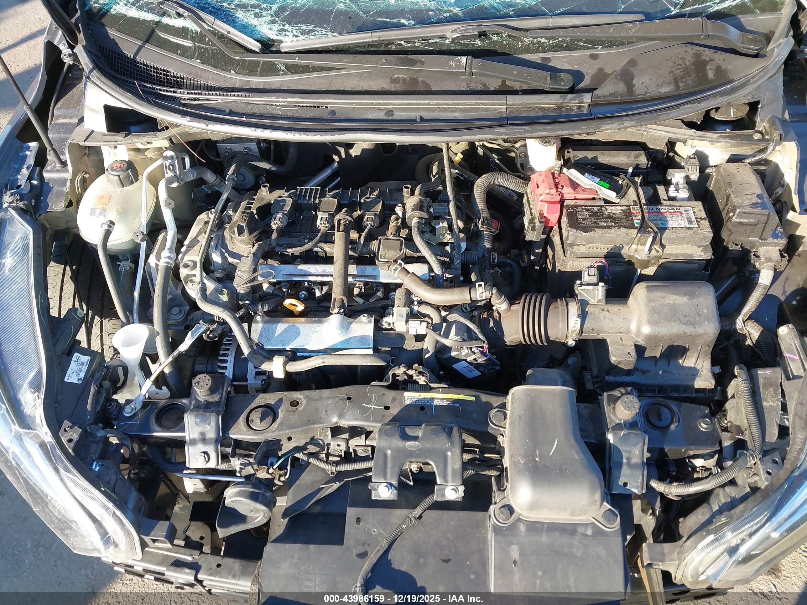 NISSAN VERSA image 10