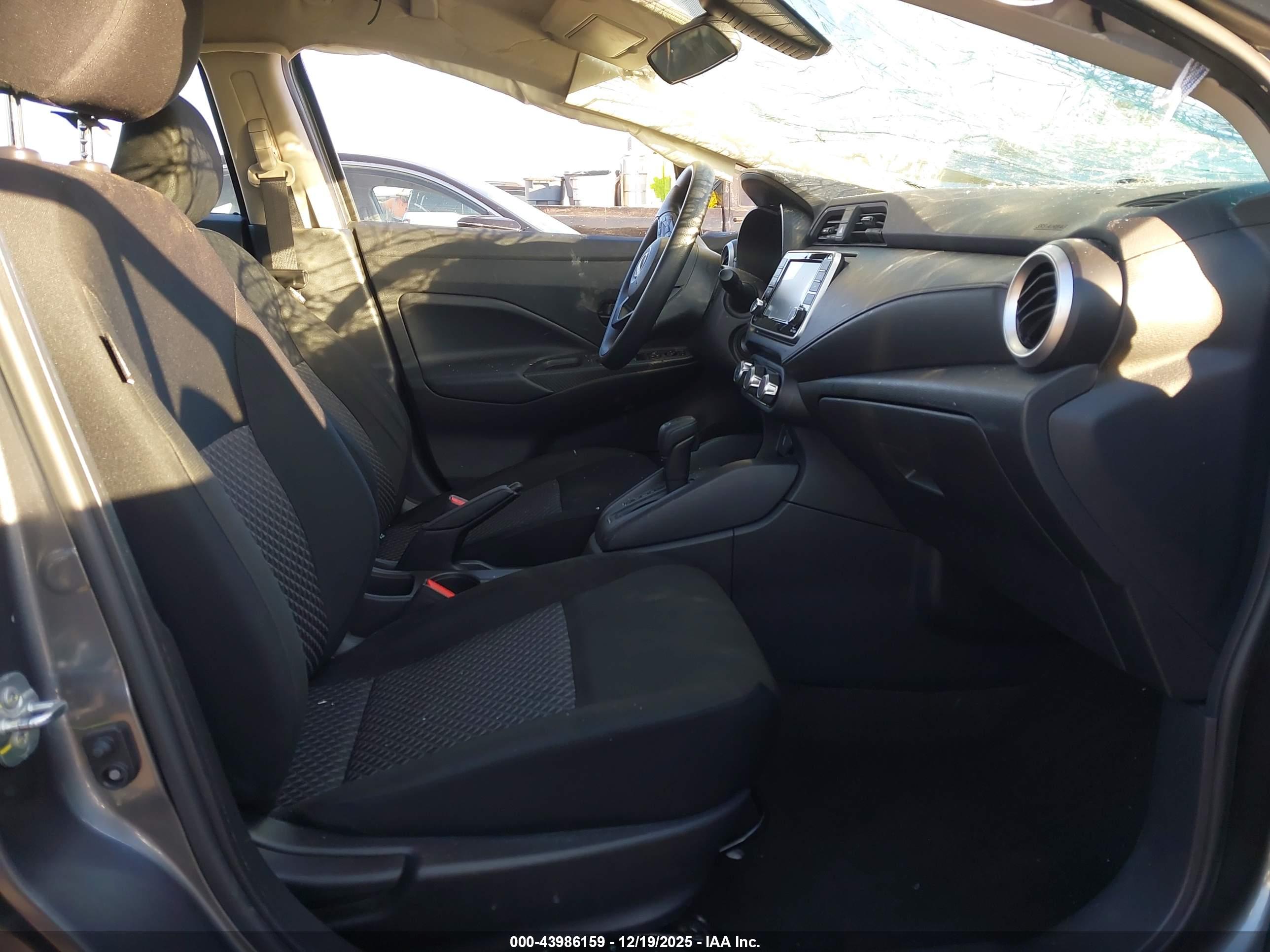 NISSAN VERSA image 5