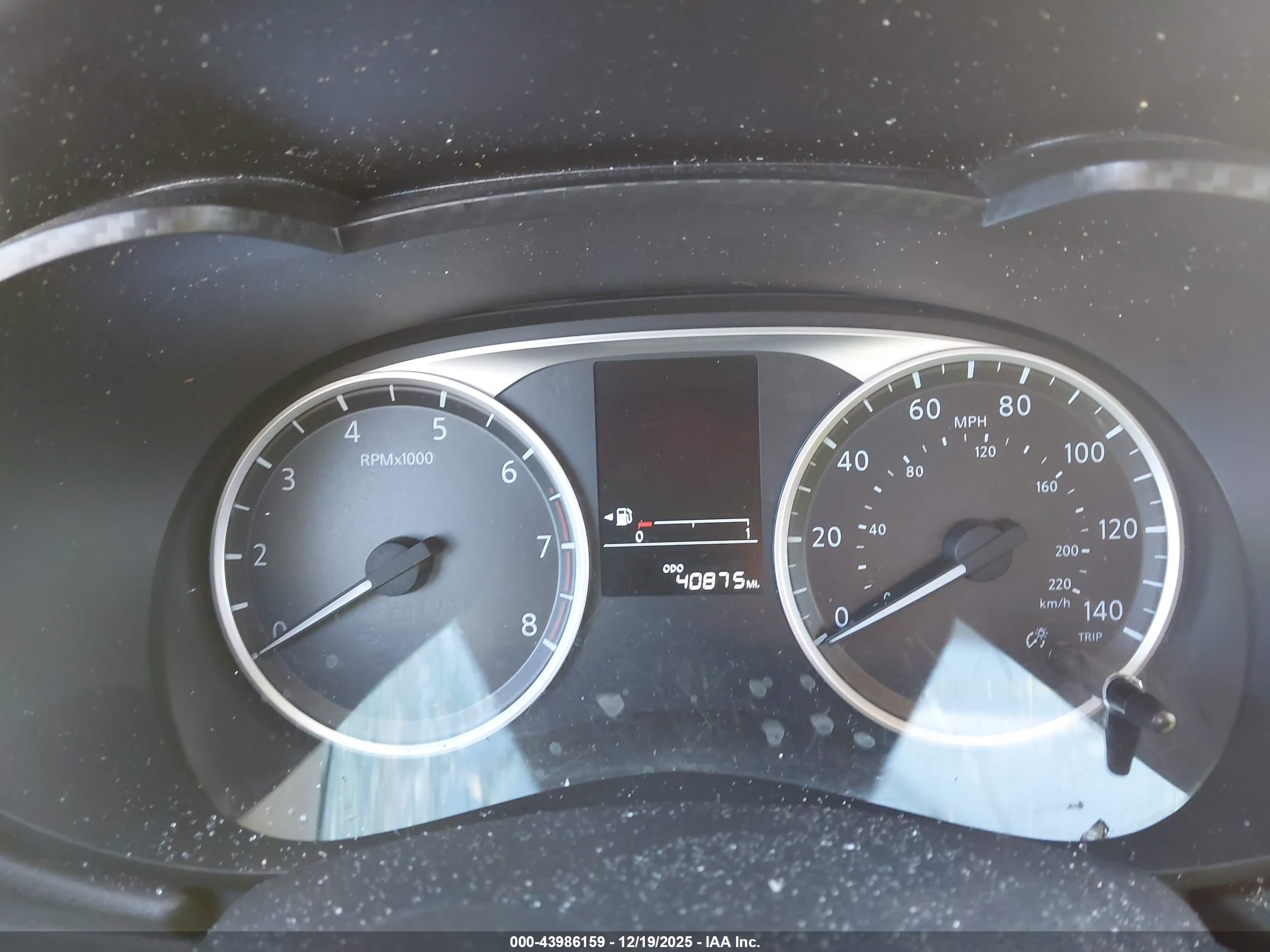 NISSAN VERSA image 7