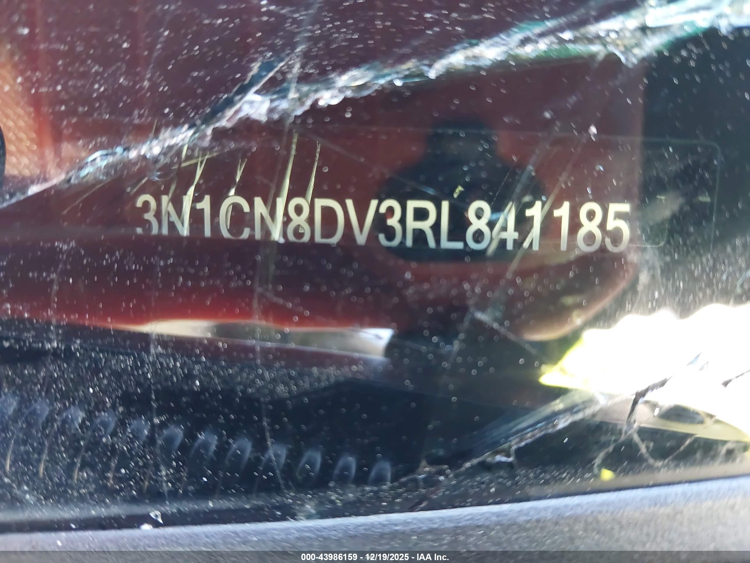 NISSAN VERSA image 9