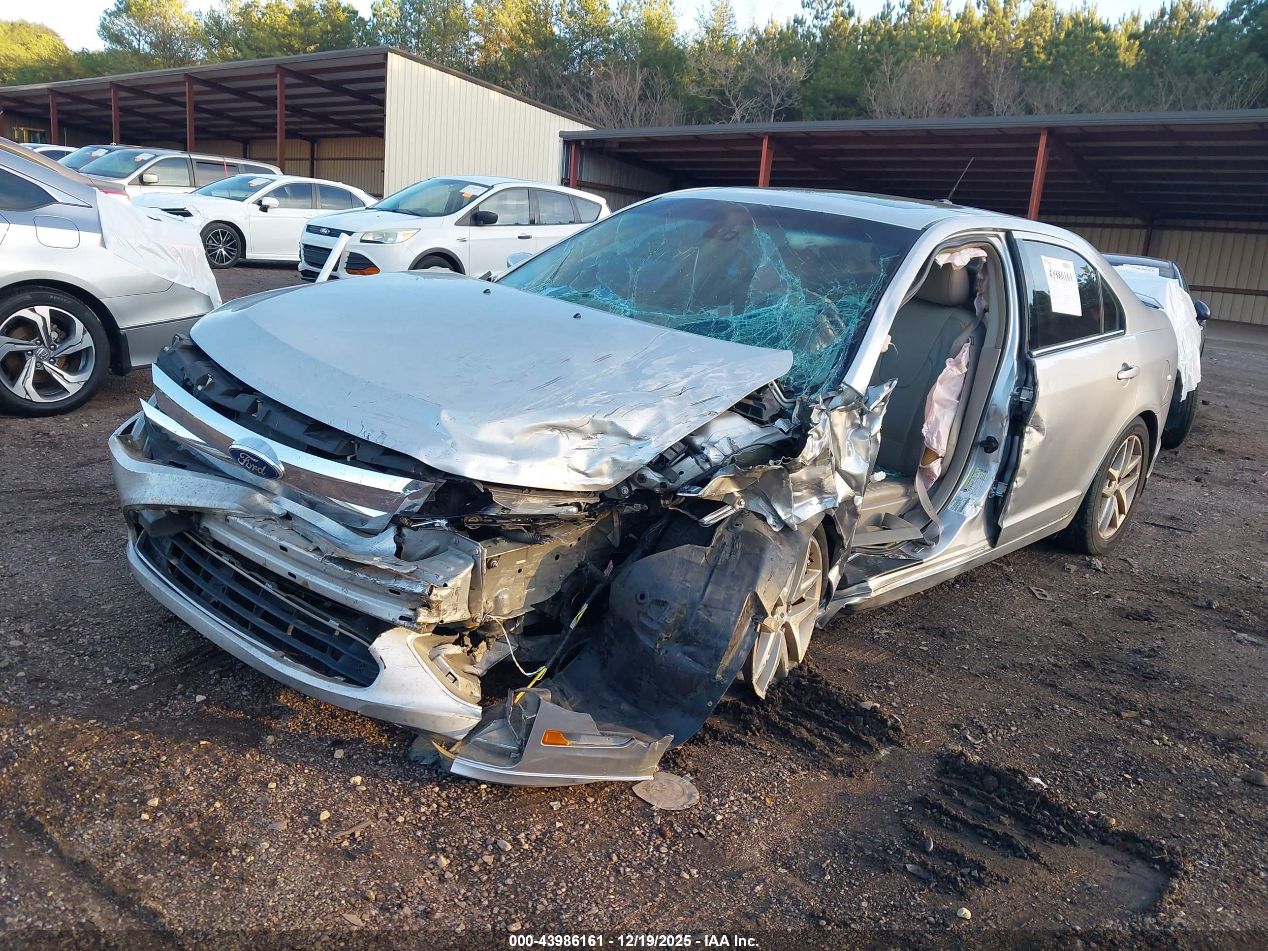 FORD FUSION image 2
