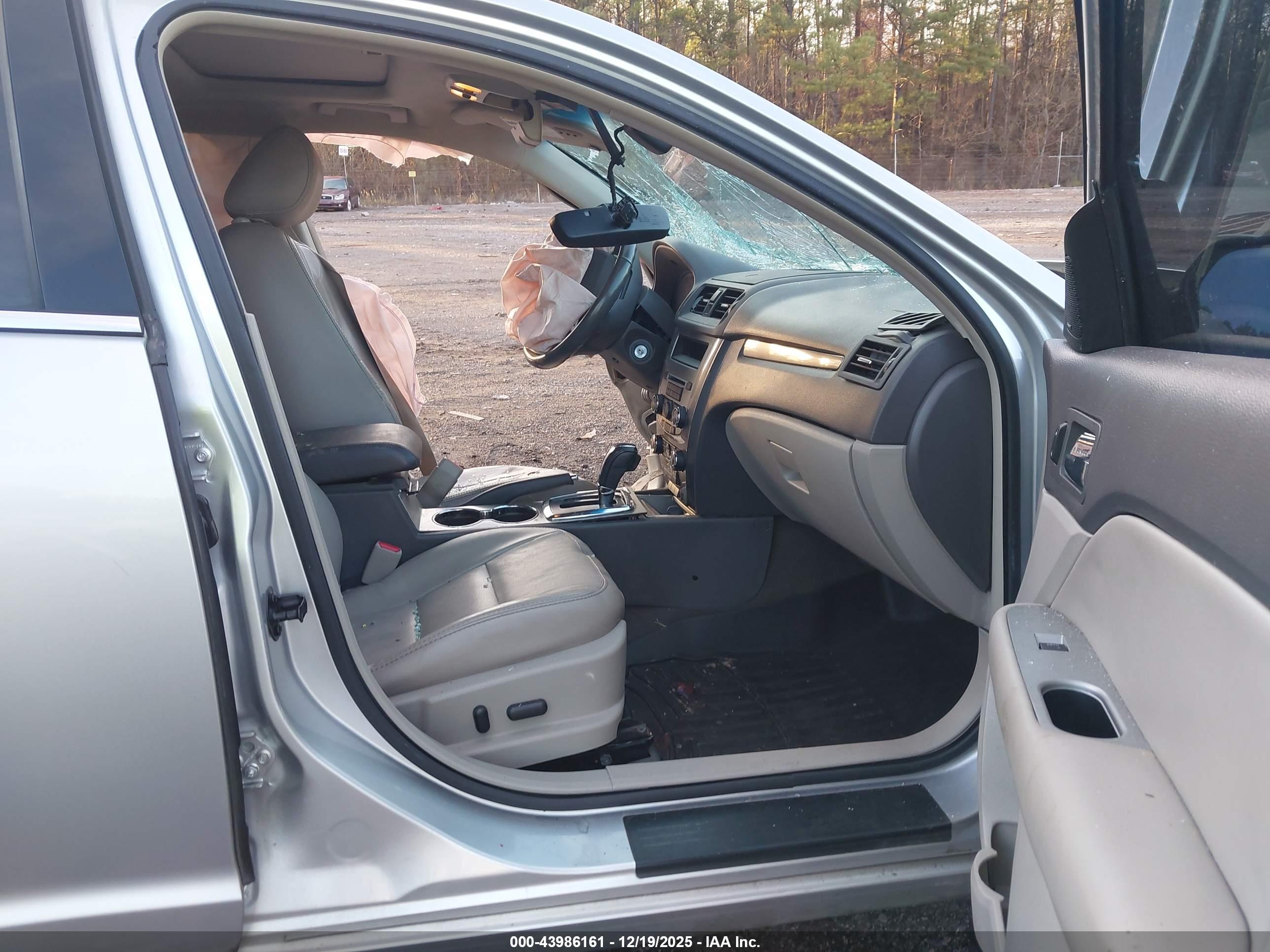 FORD FUSION image 5