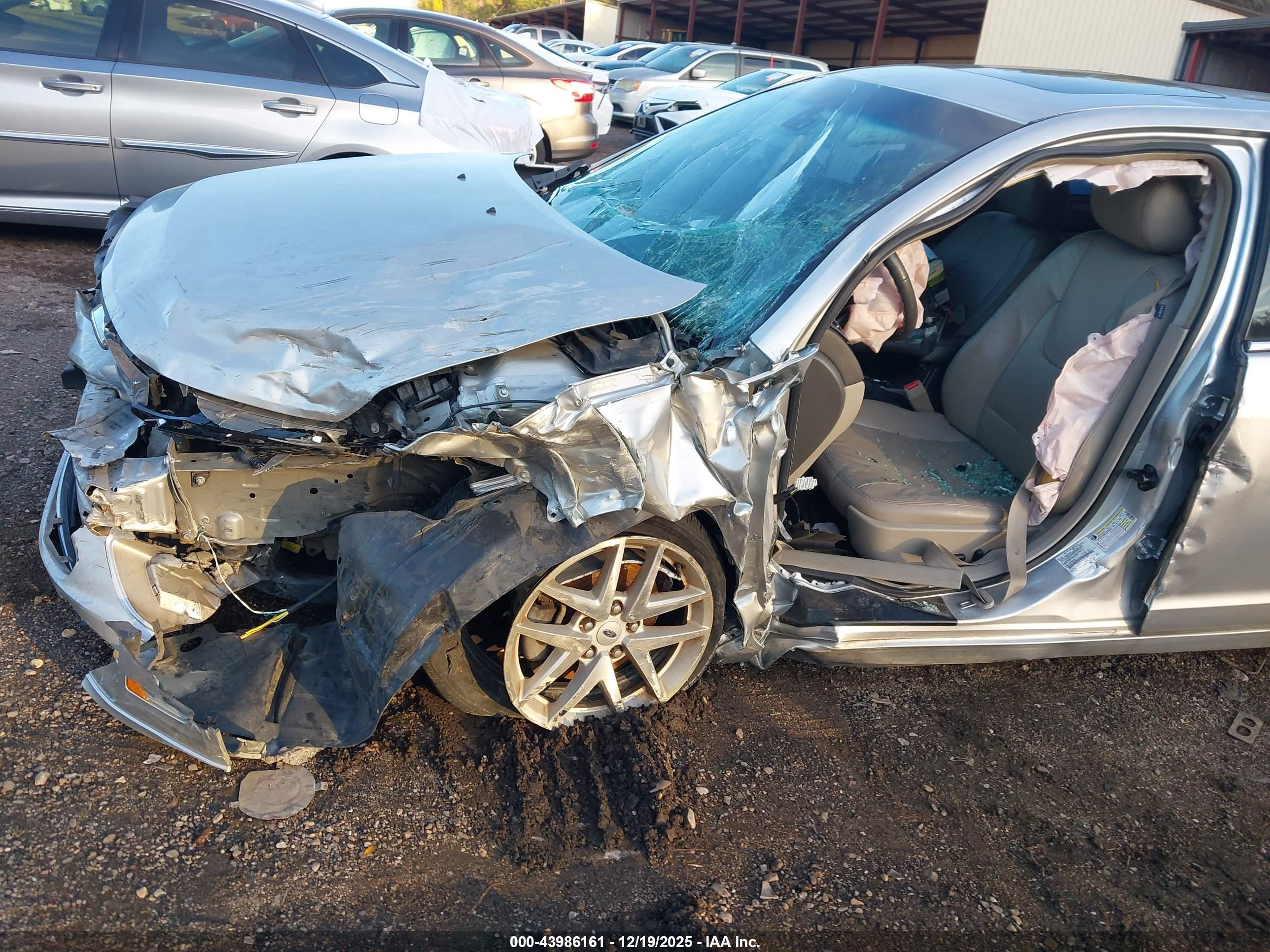 FORD FUSION image 6