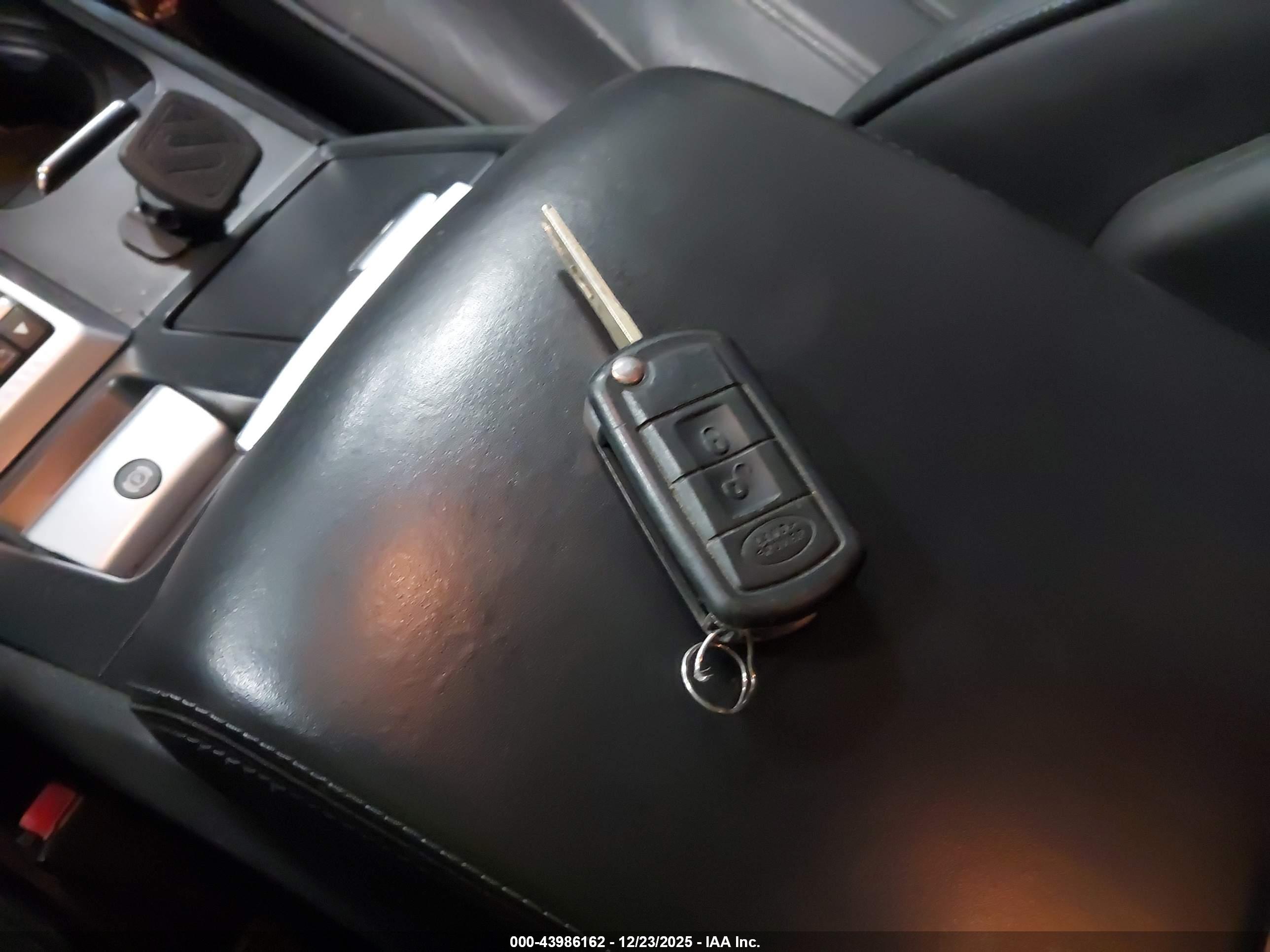 LAND ROVER image 11