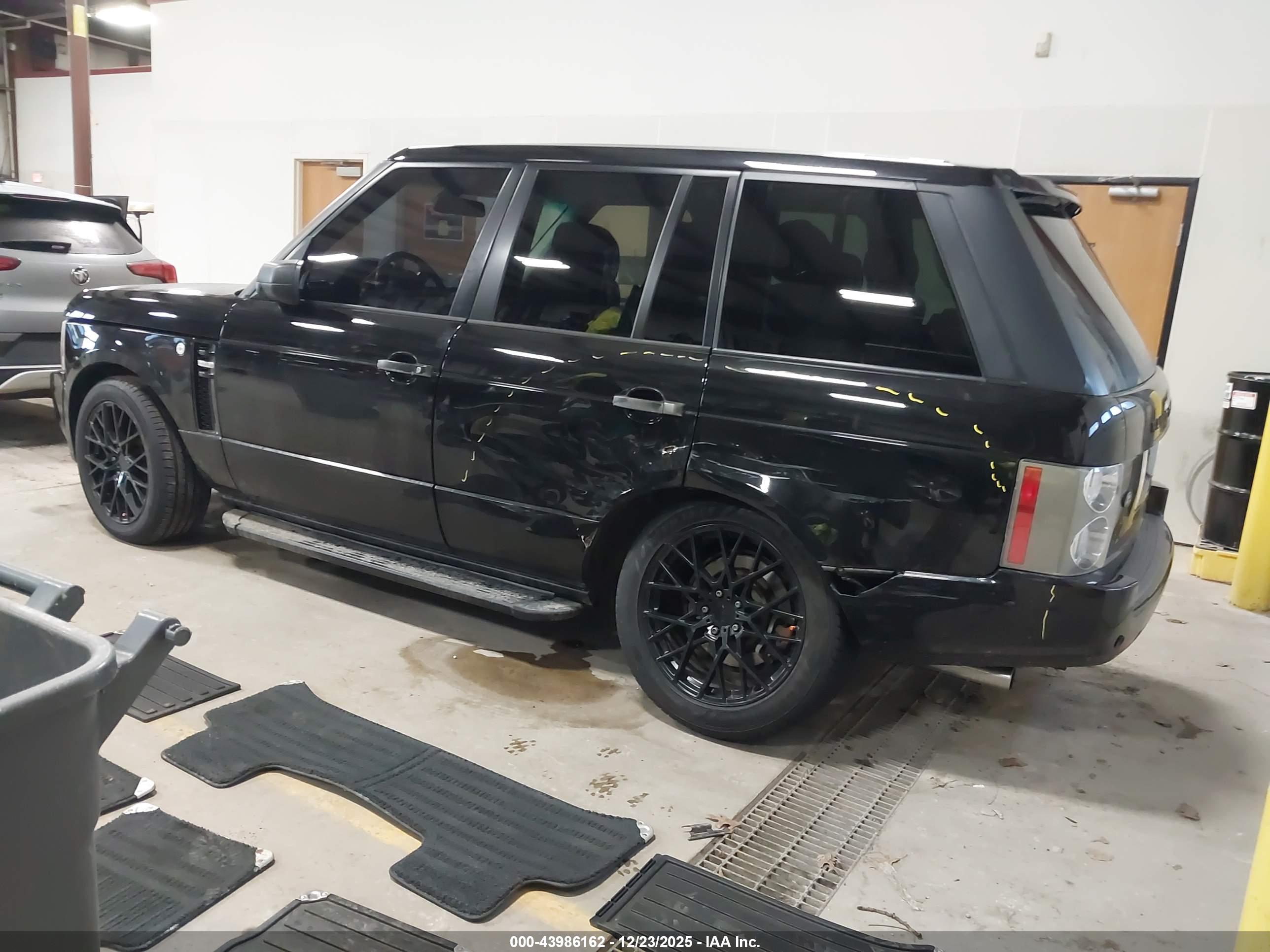 LAND ROVER image 3