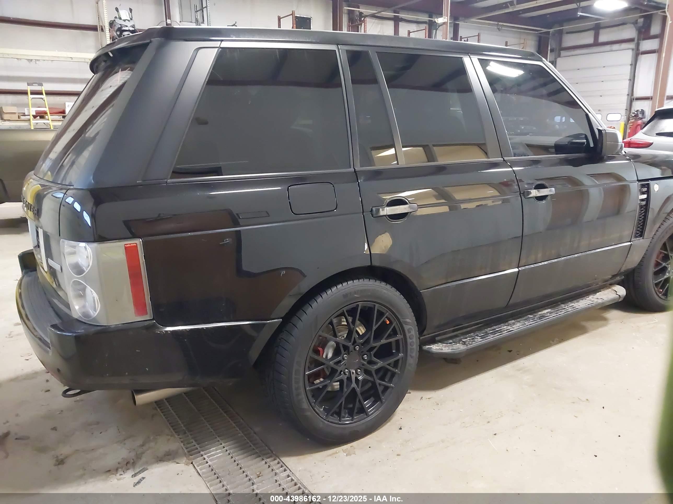 LAND ROVER image 4