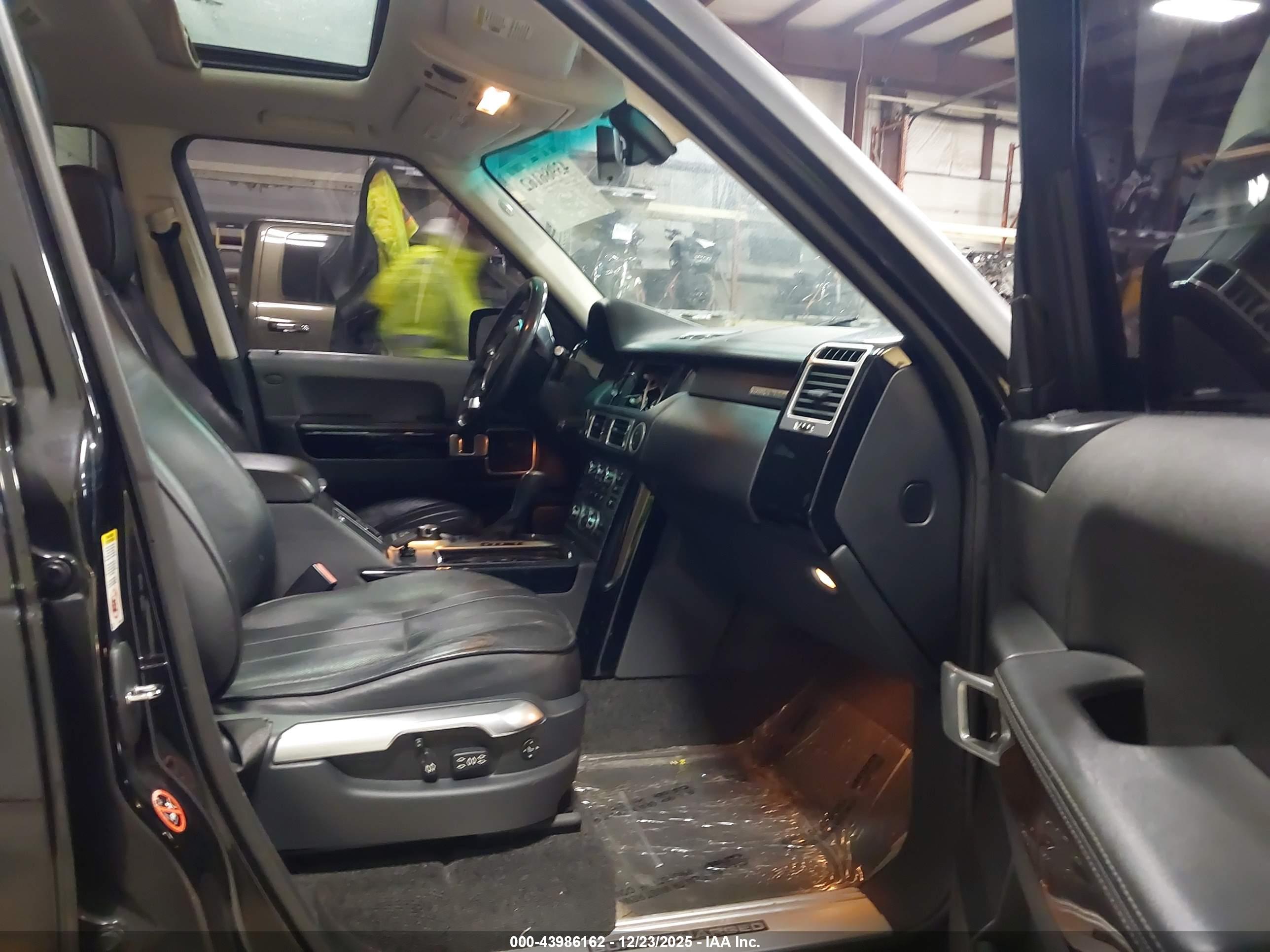 LAND ROVER image 5