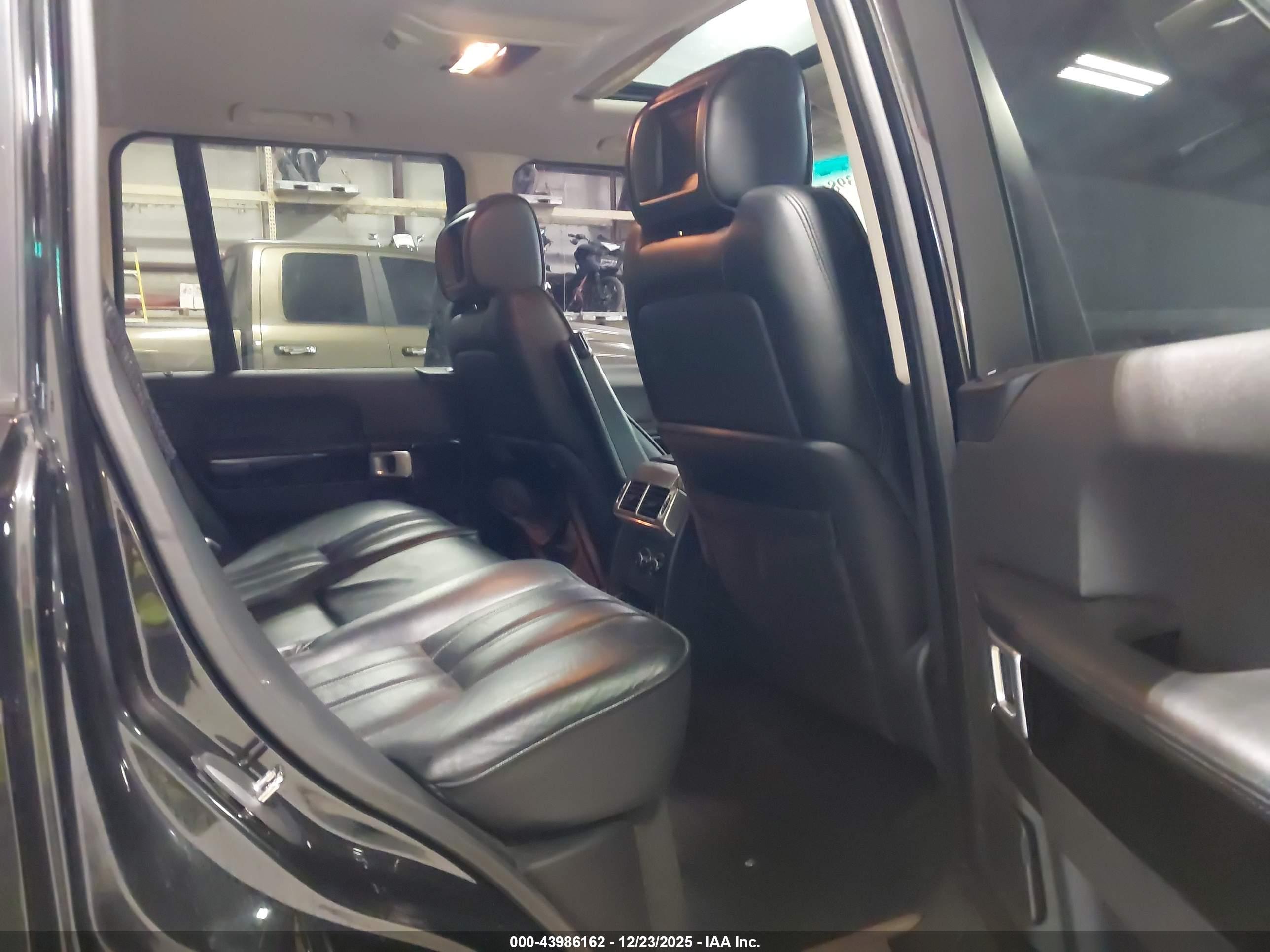 LAND ROVER image 8