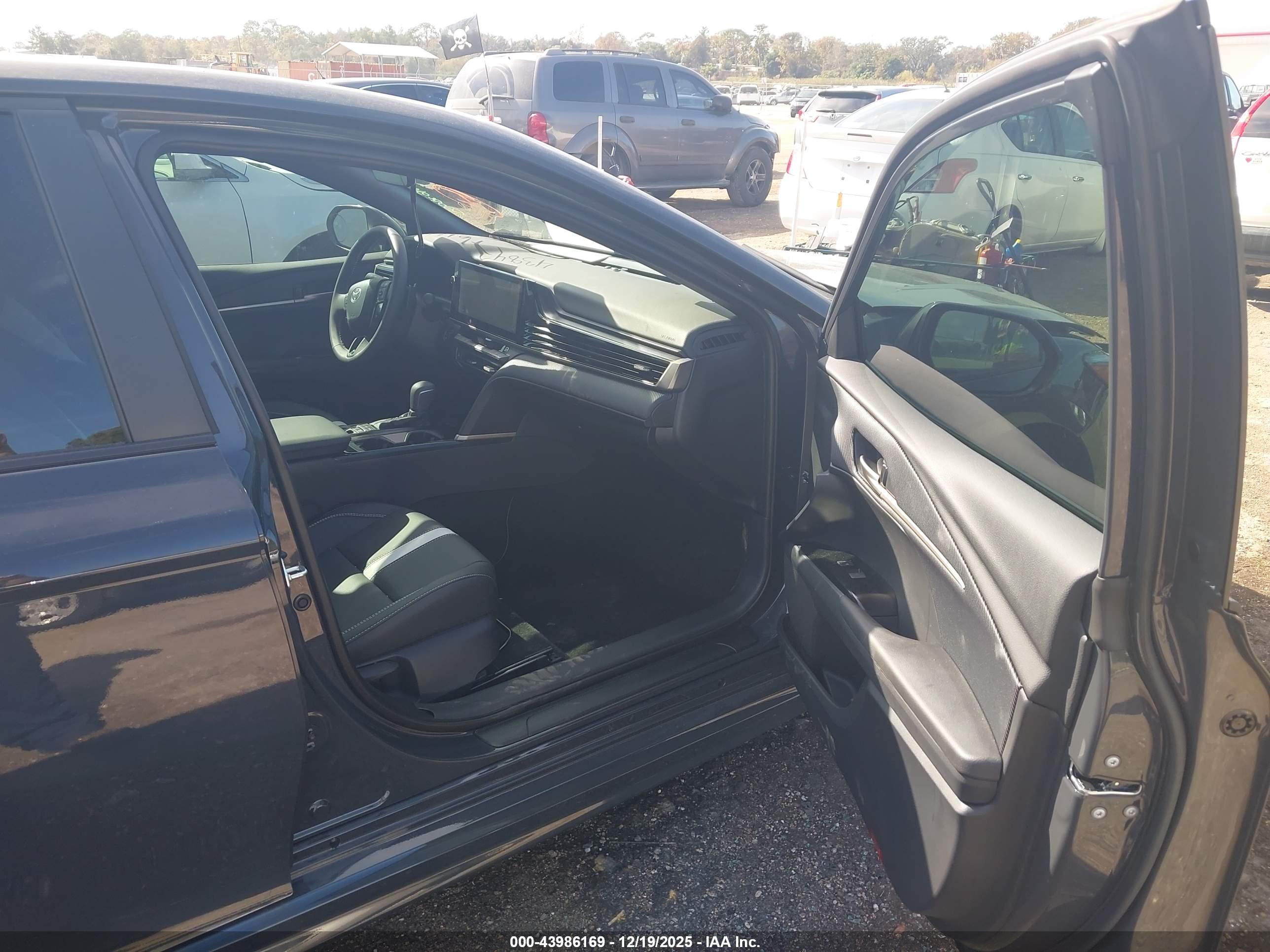 TOYOTA CAMRY image 5