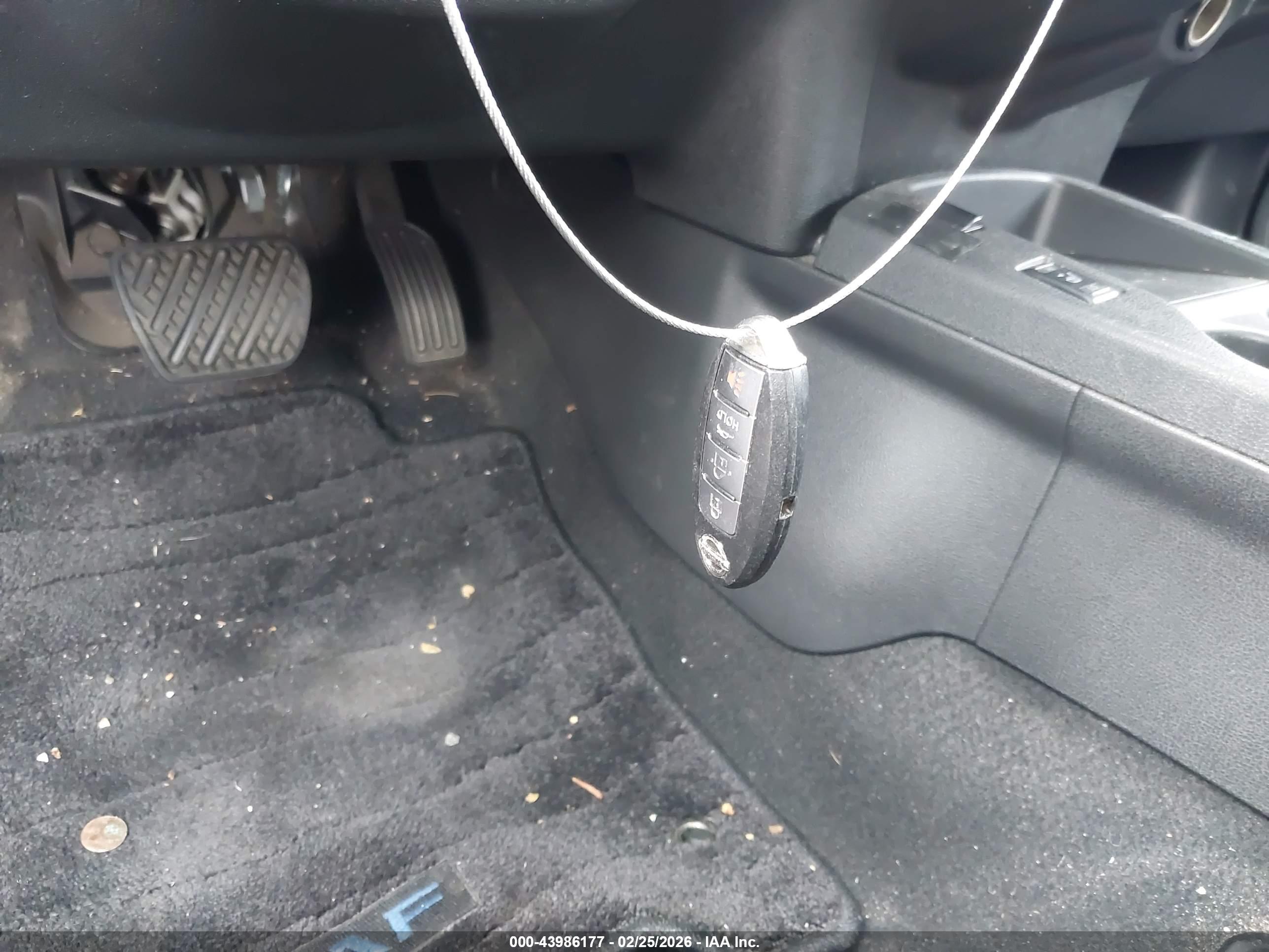 NISSAN LEAF image 11