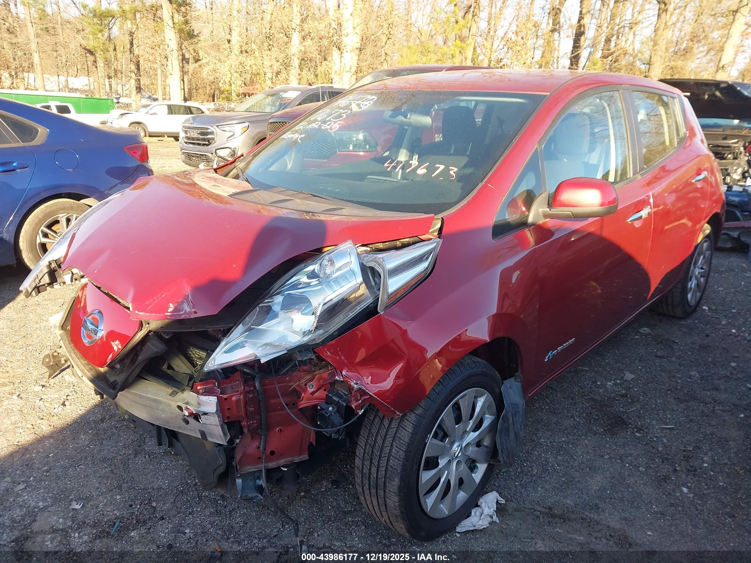 NISSAN LEAF image 2