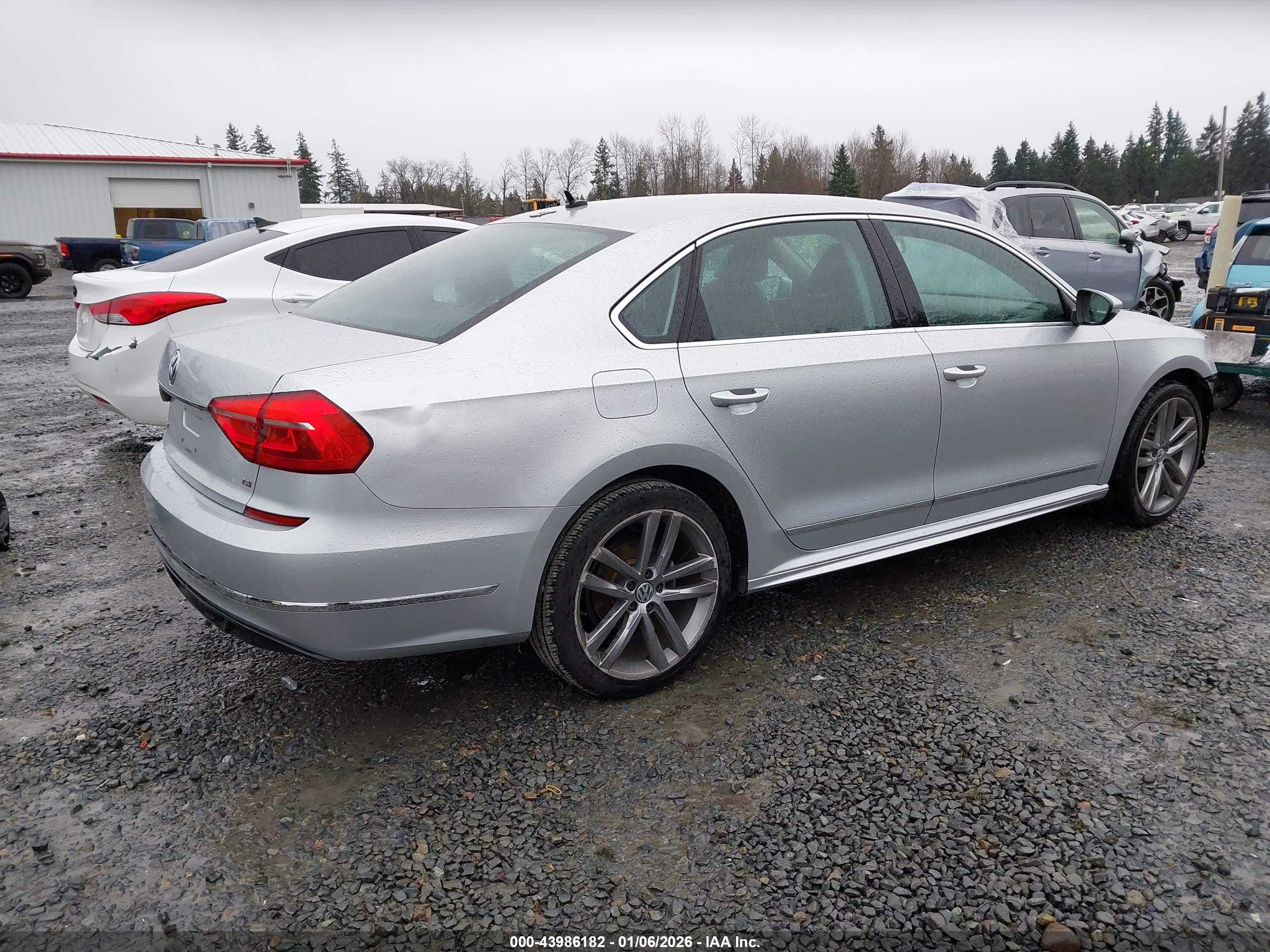 VOLKSWAGEN PASSAT image 4