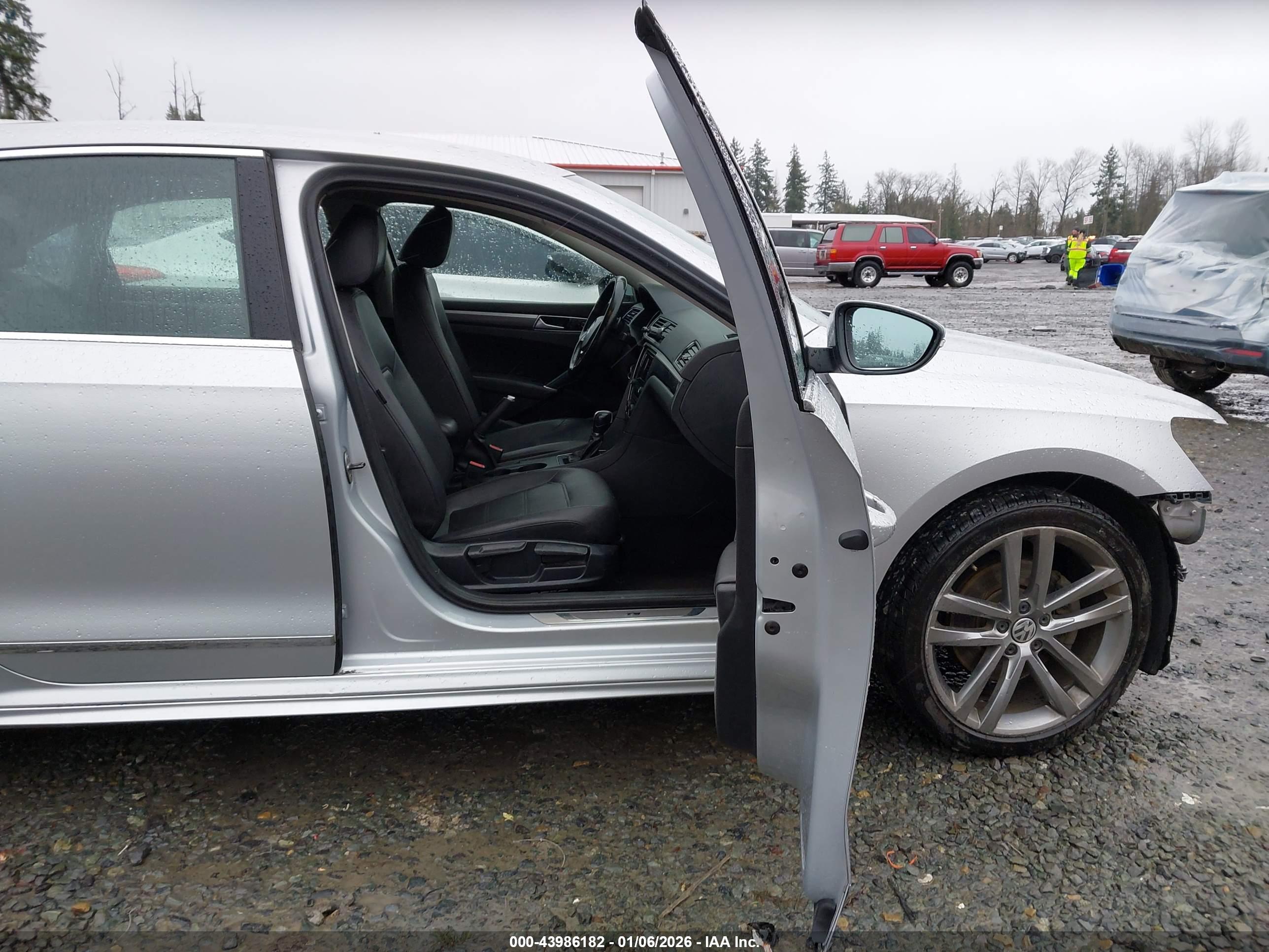 VOLKSWAGEN PASSAT image 5