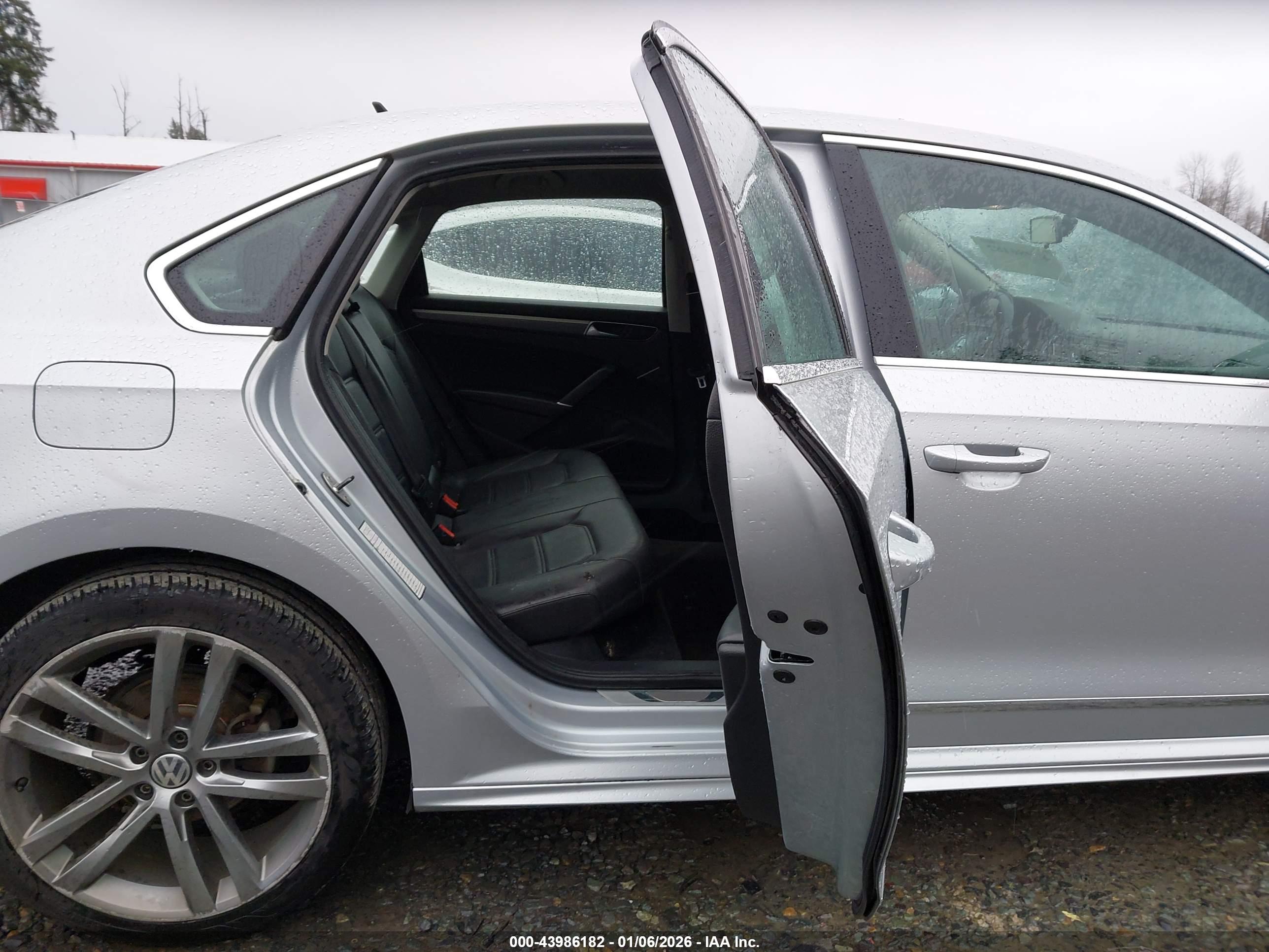 VOLKSWAGEN PASSAT image 8