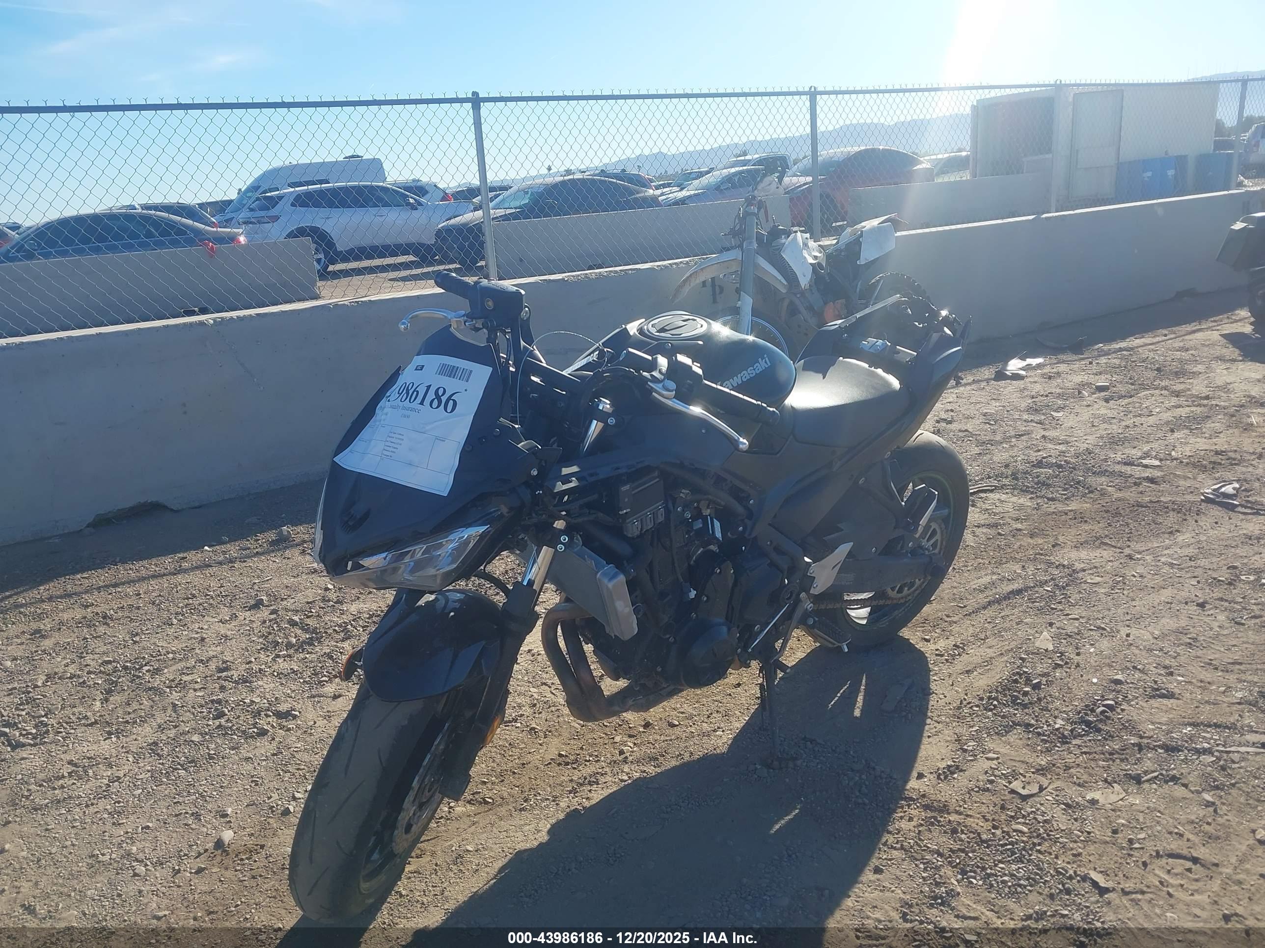 KAWASAKI EX650 image 2
