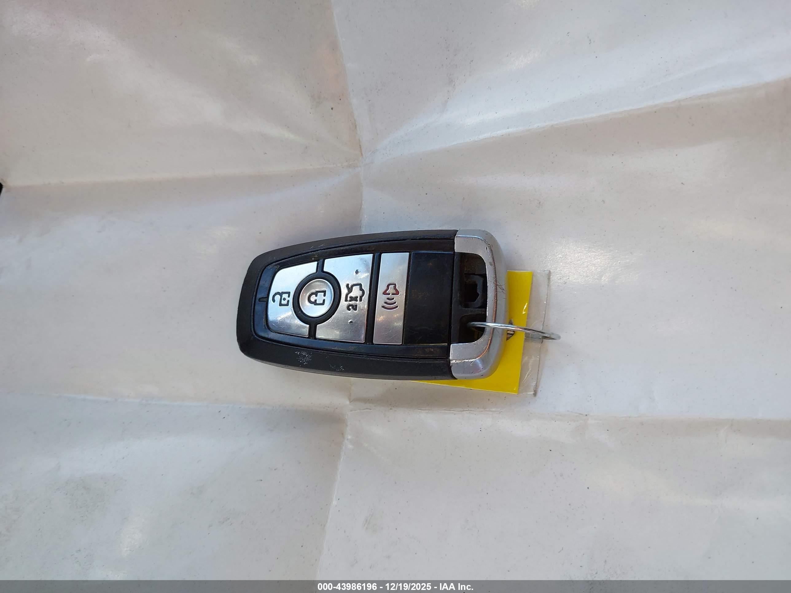 FORD FUSION image 11