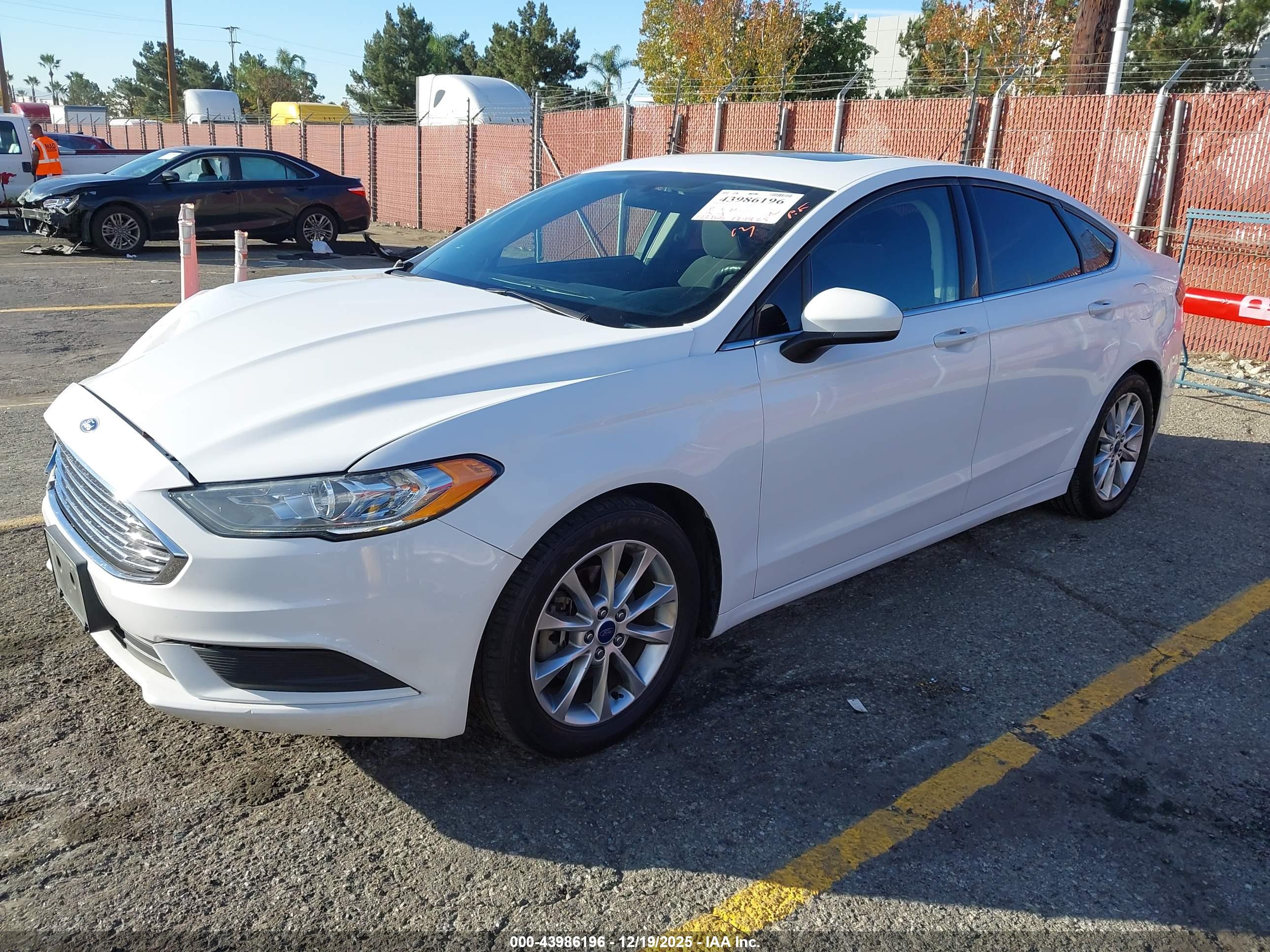 FORD FUSION image 2