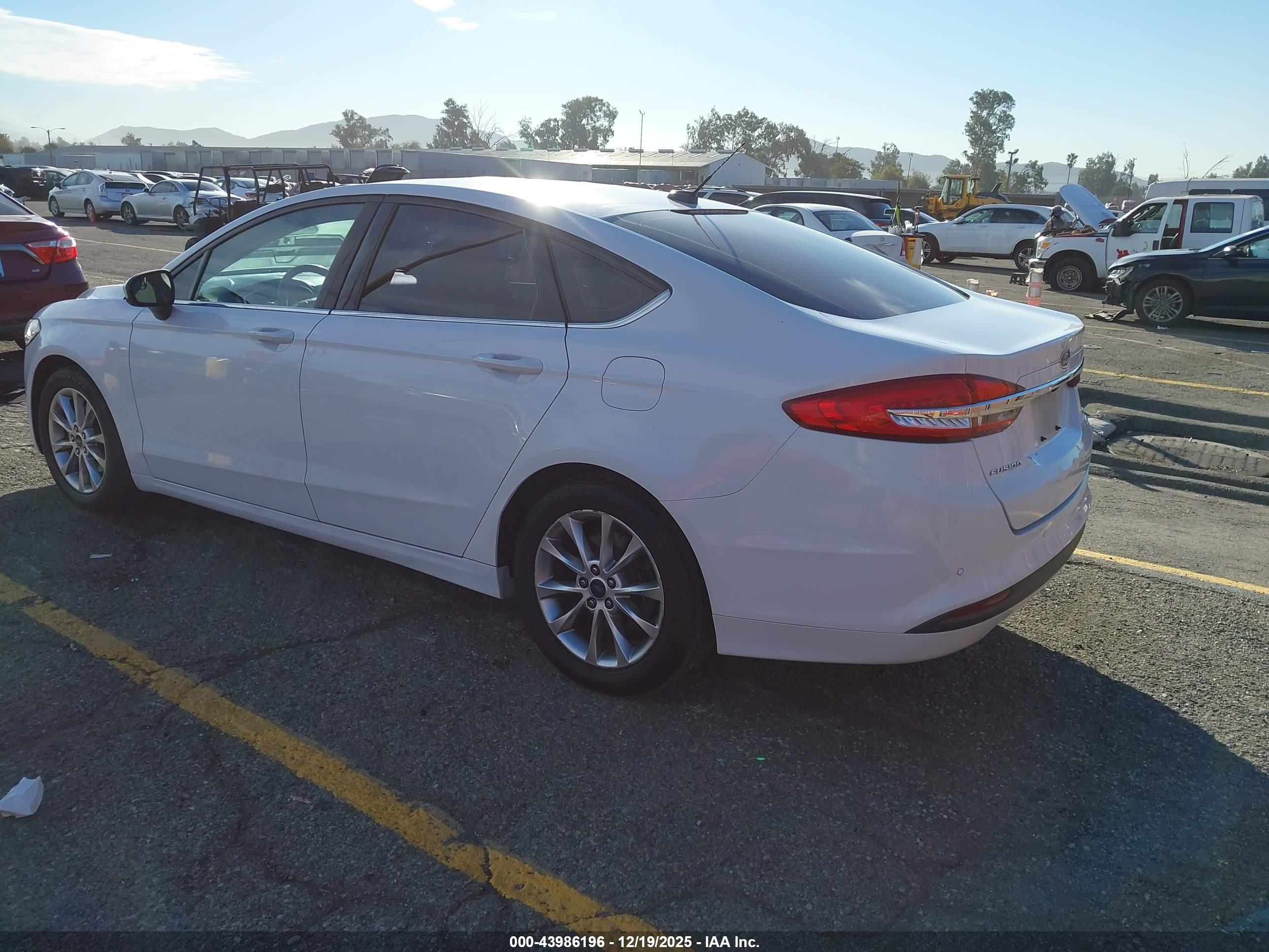 FORD FUSION image 3