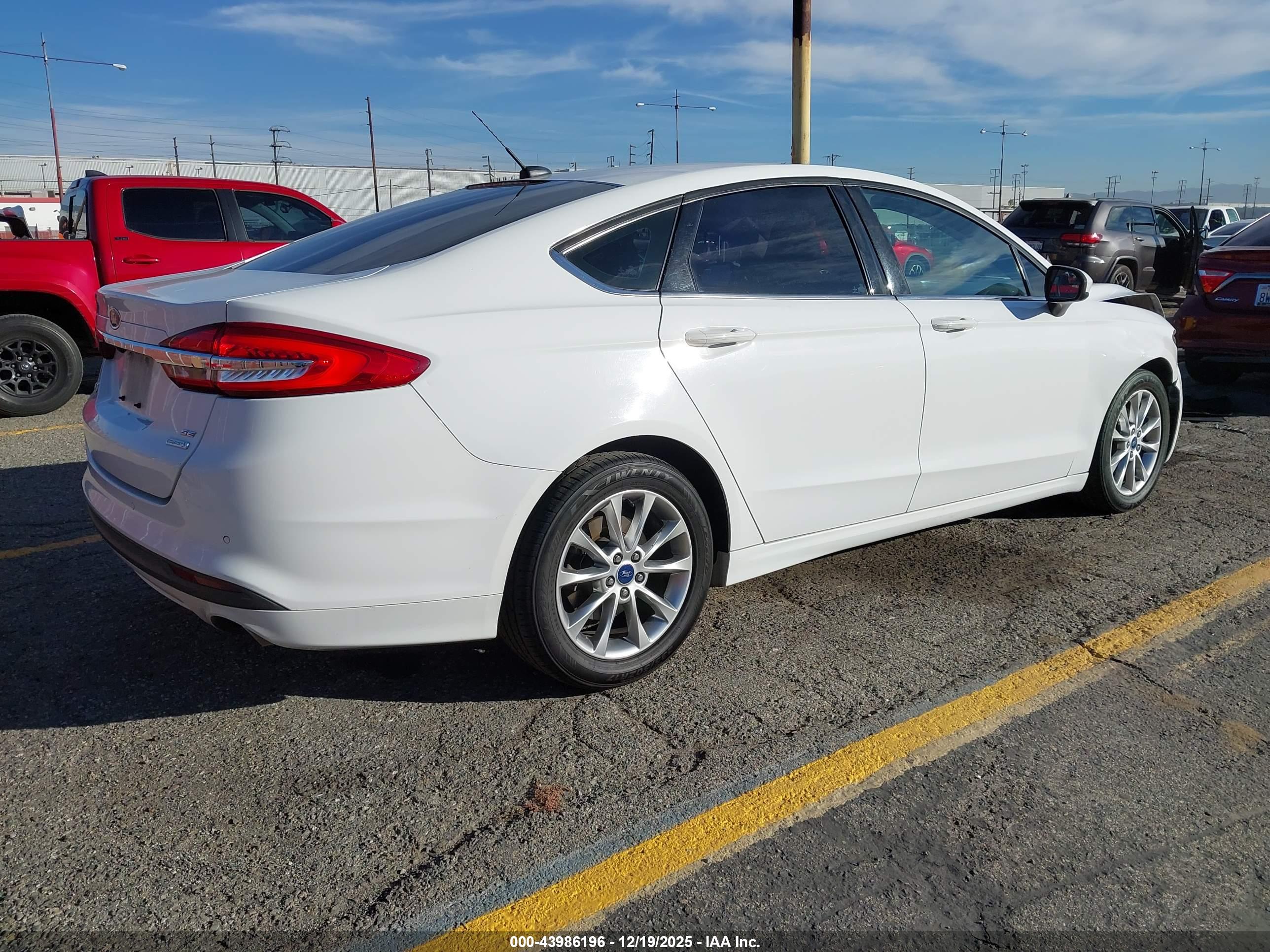 FORD FUSION image 4