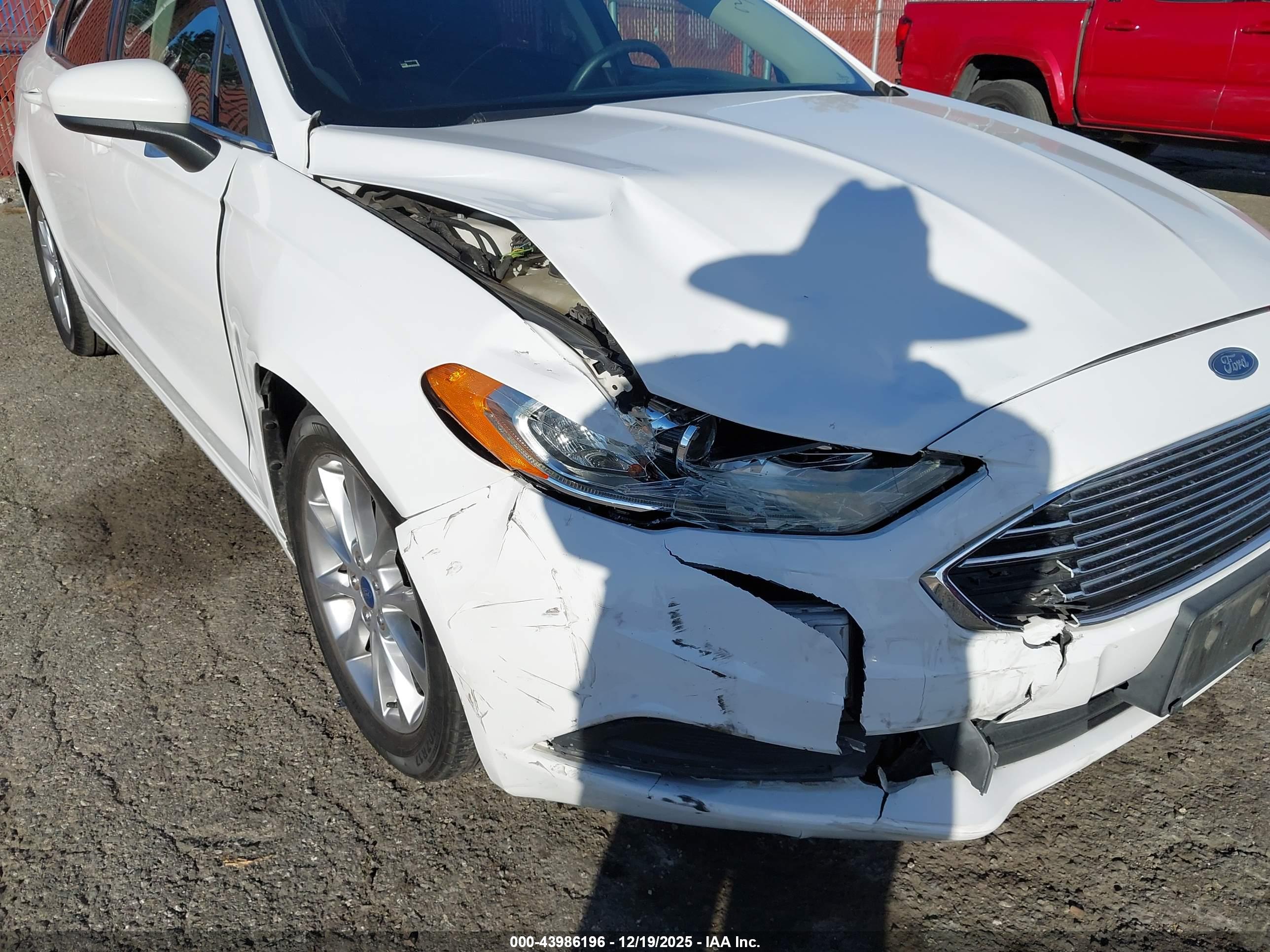 FORD FUSION image 6