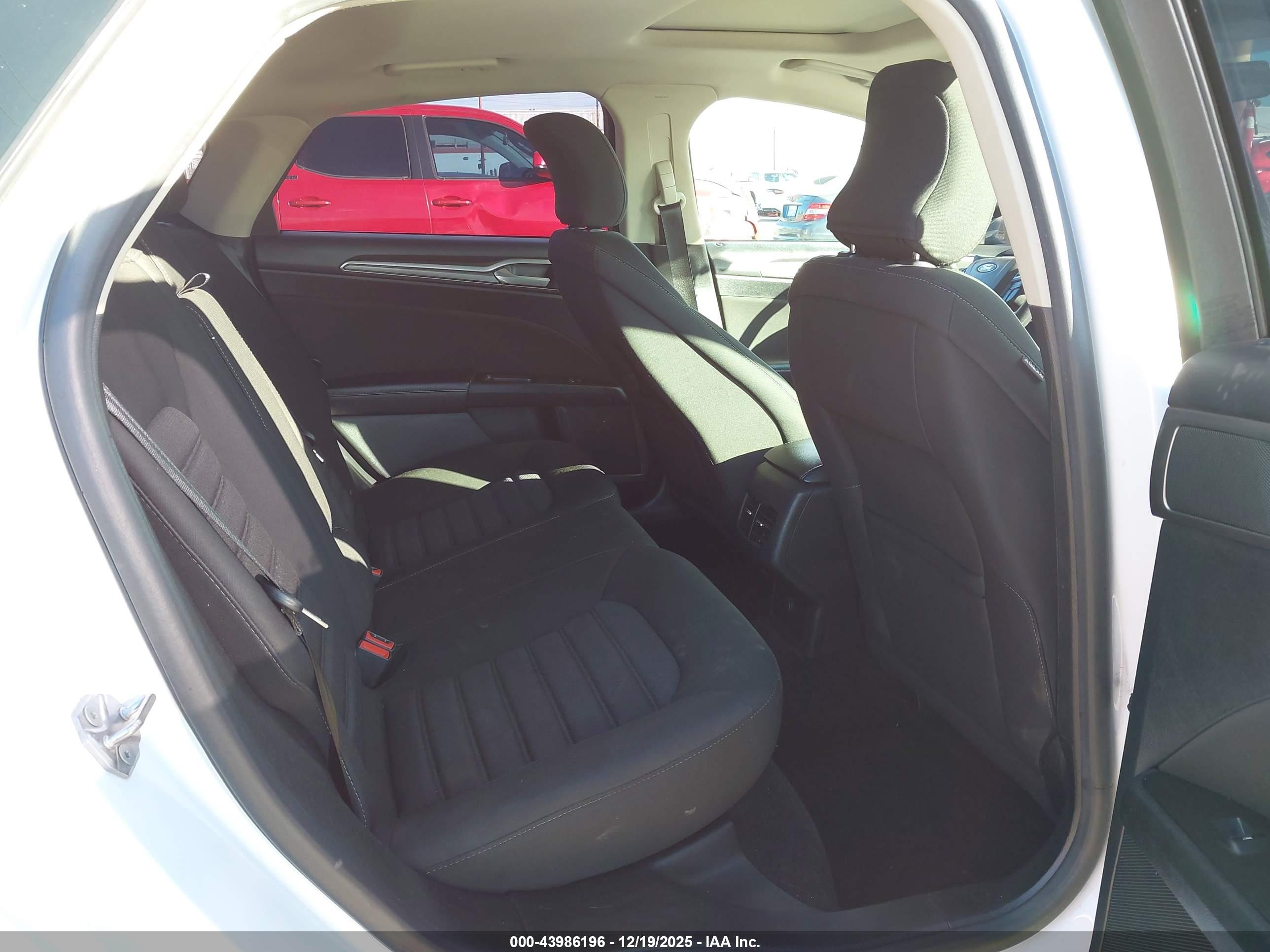 FORD FUSION image 8