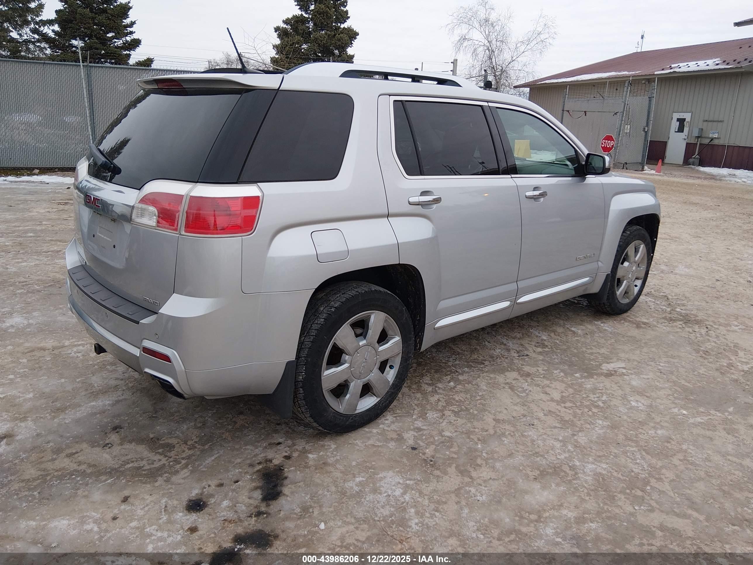 GMC TERRAIN image 4