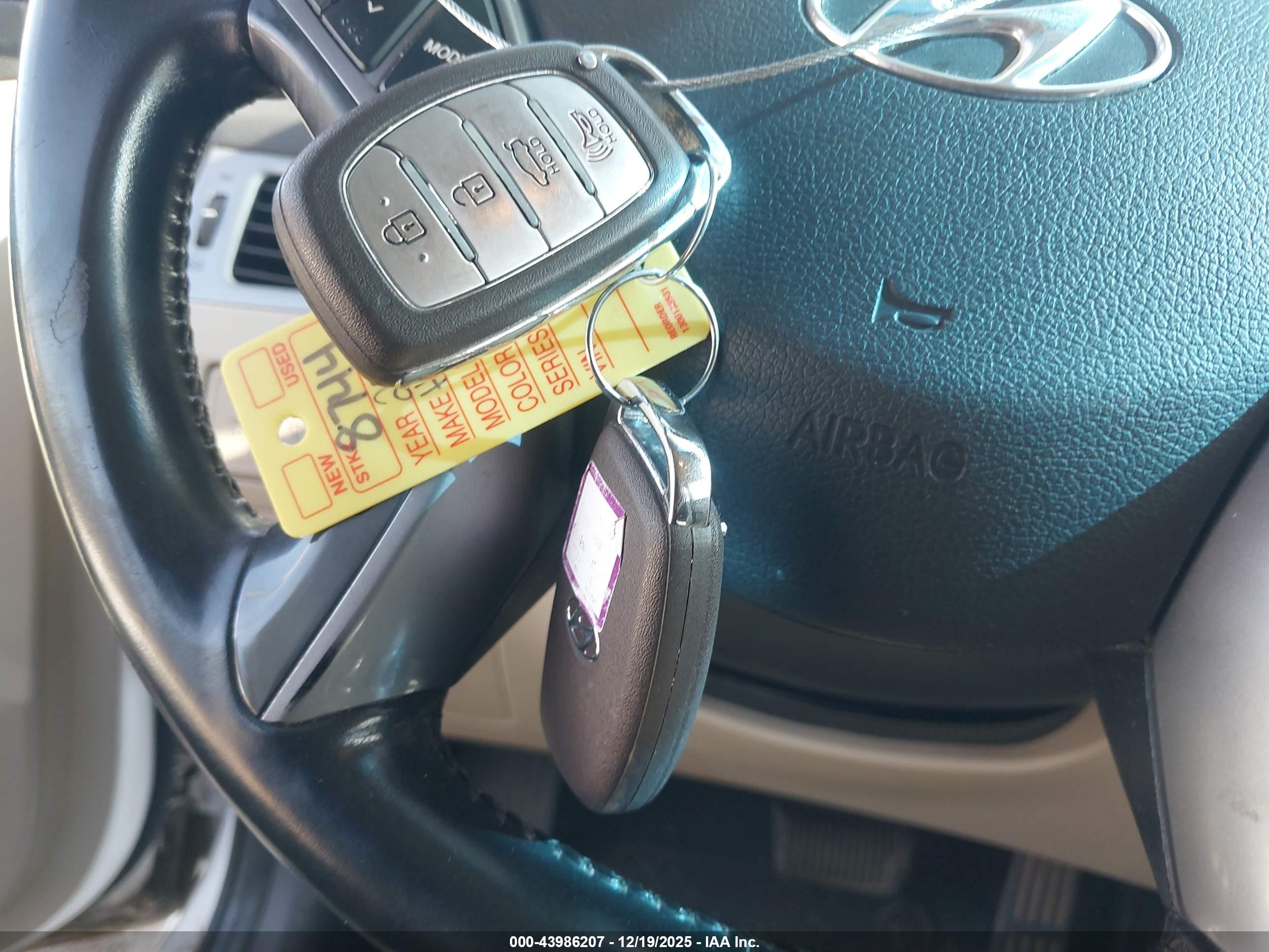 HYUNDAI ELANTRA image 11