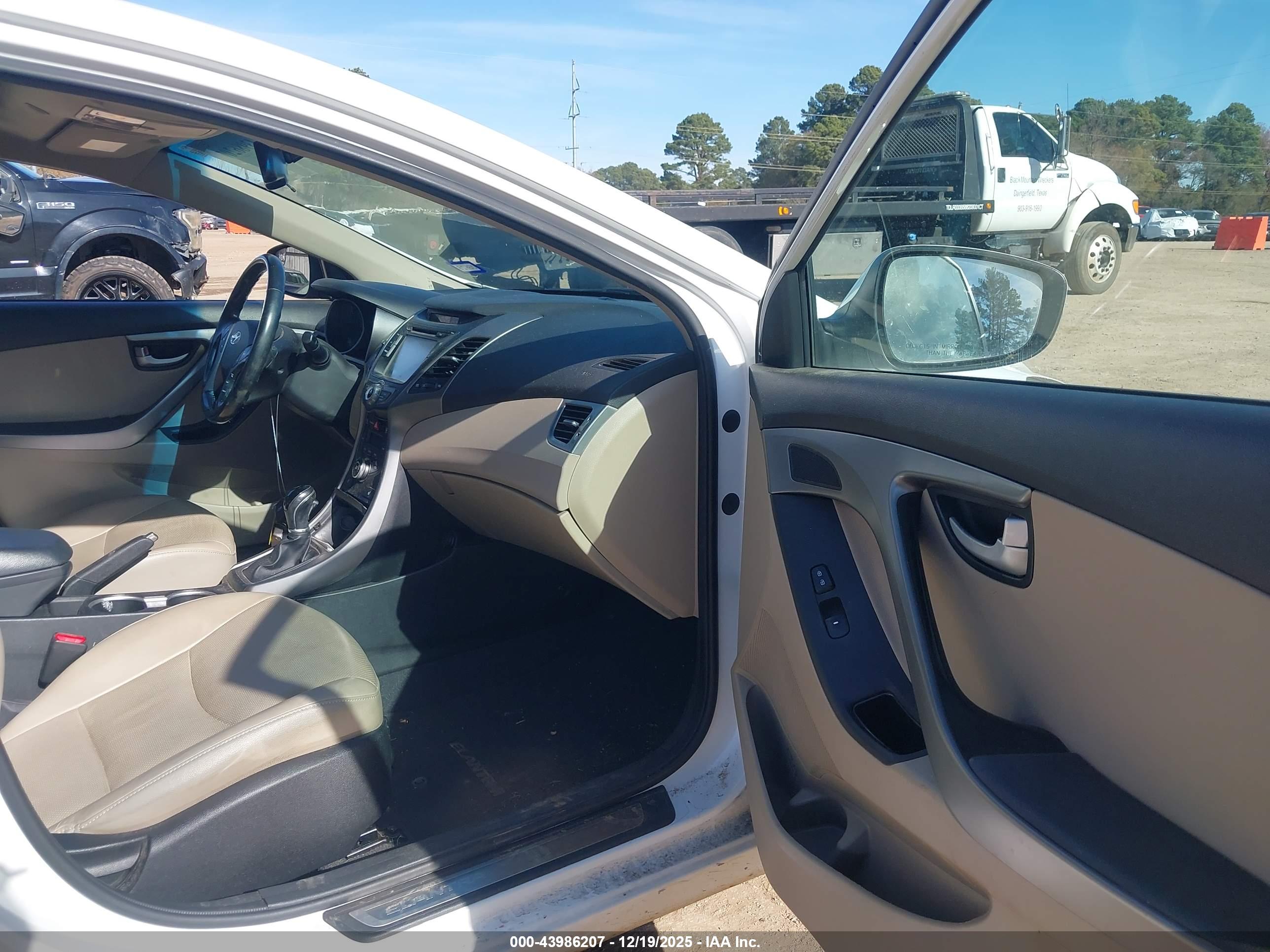 HYUNDAI ELANTRA image 5