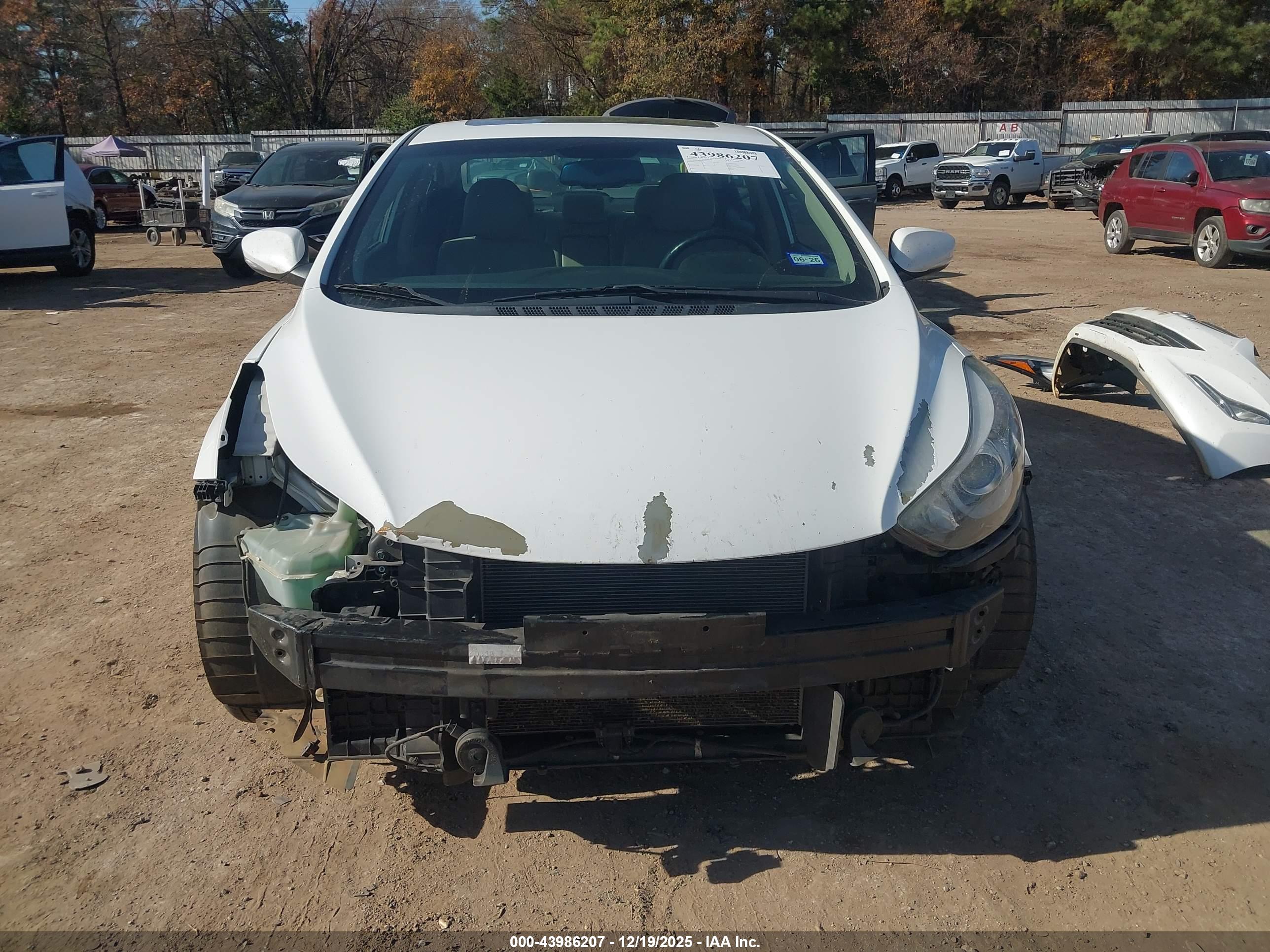 HYUNDAI ELANTRA image 6
