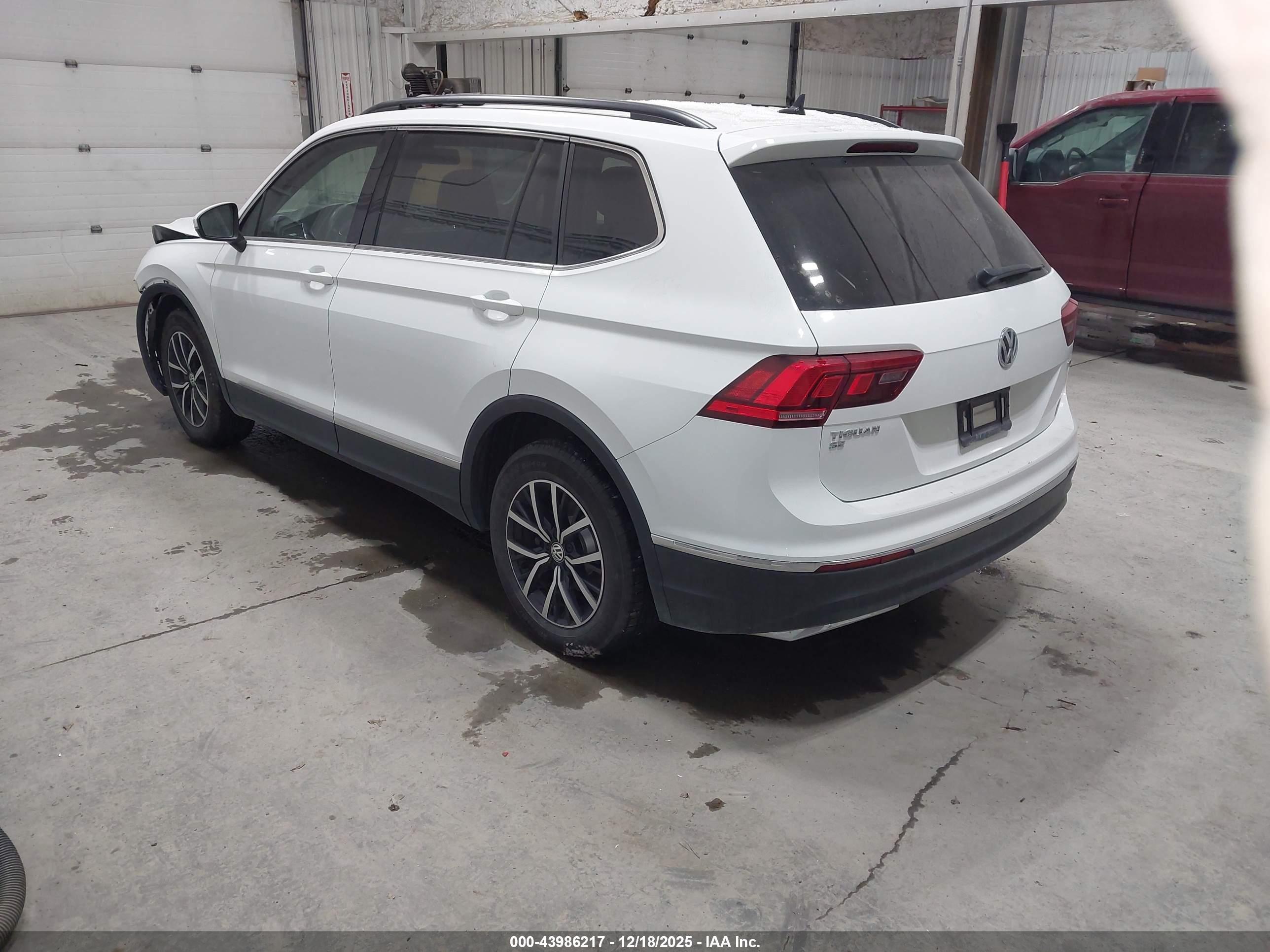 VOLKSWAGEN TIGUAN image 3