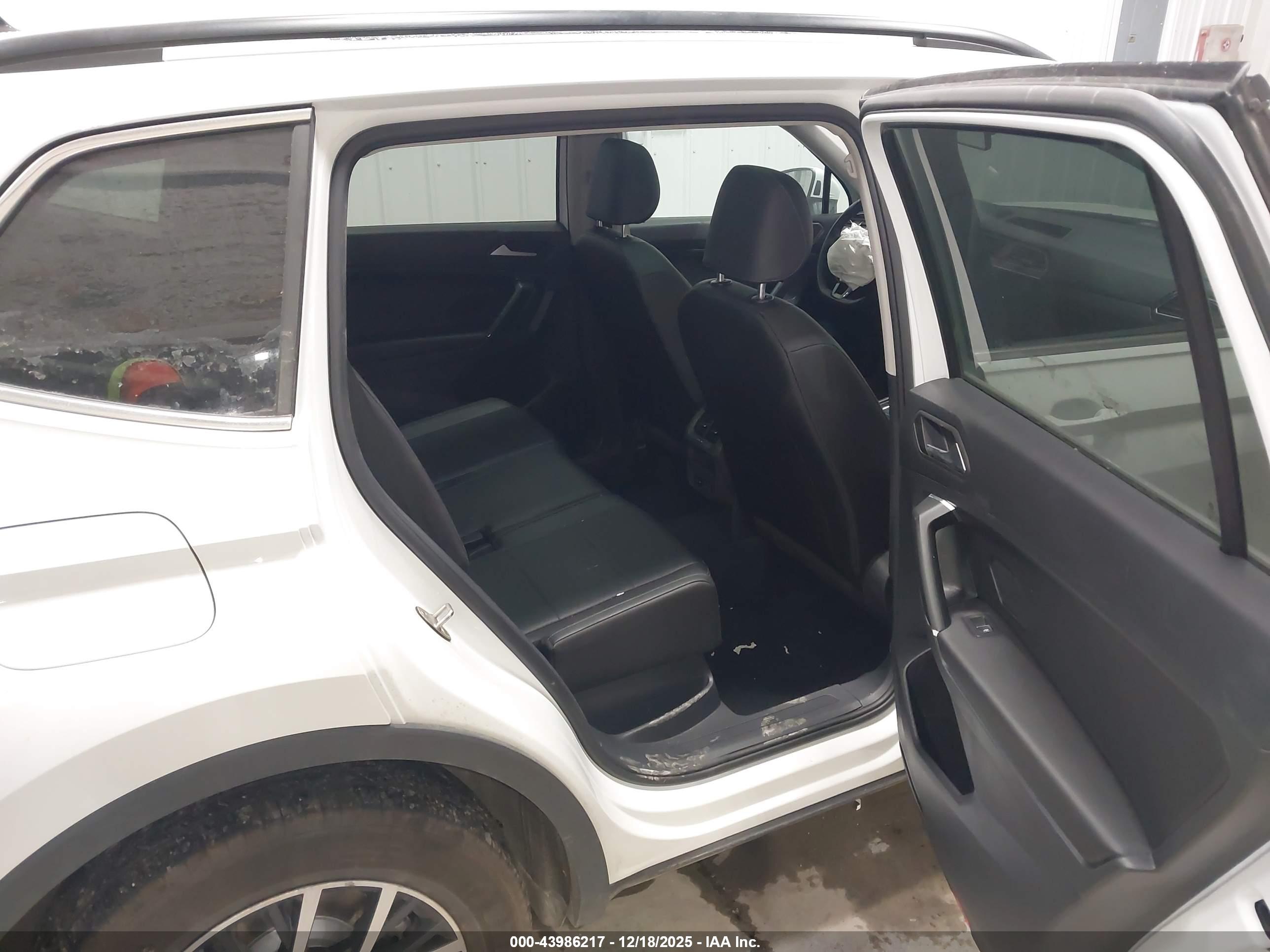 VOLKSWAGEN TIGUAN image 8