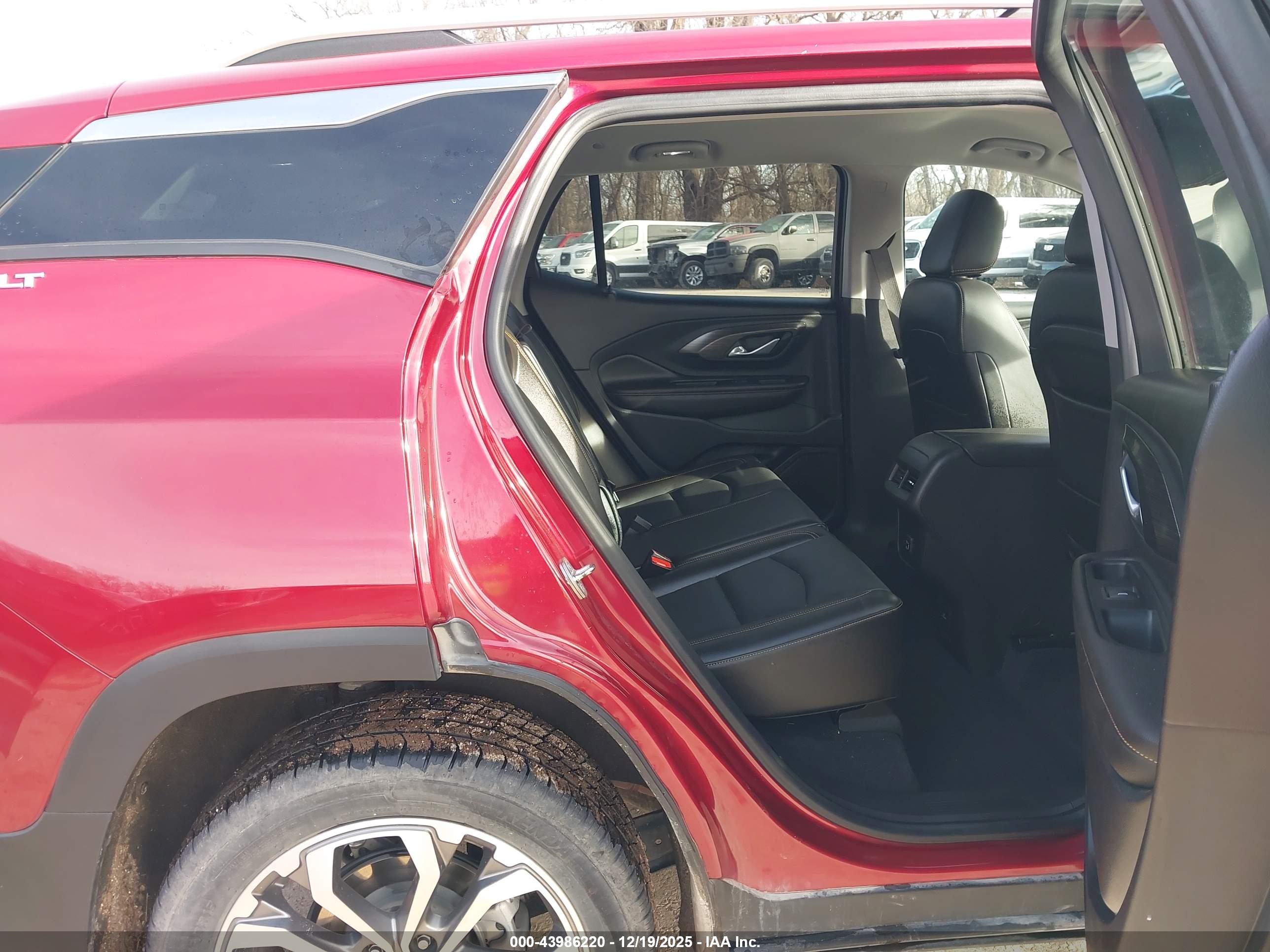 GMC TERRAIN image 8