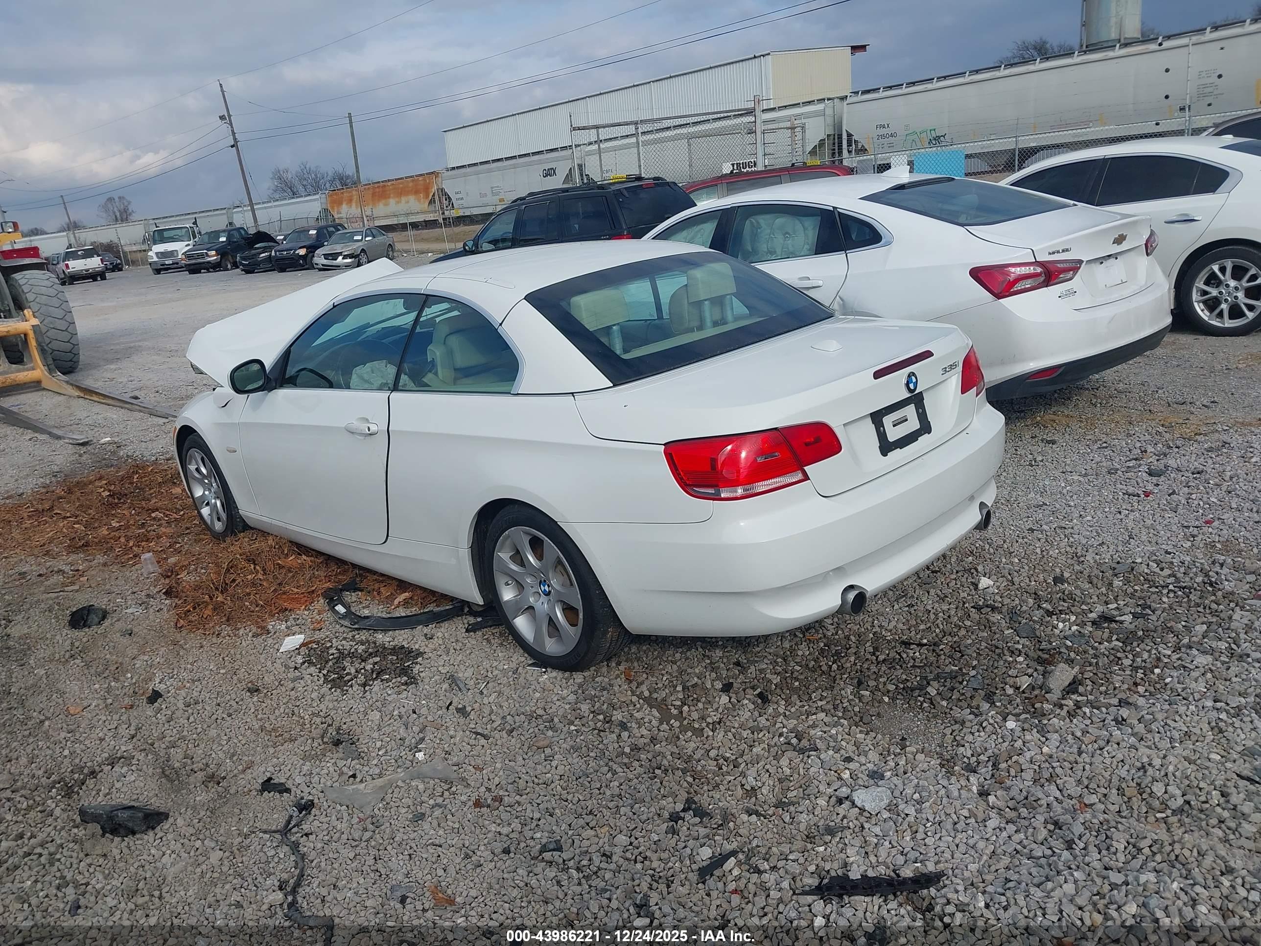 BMW 335I image 3