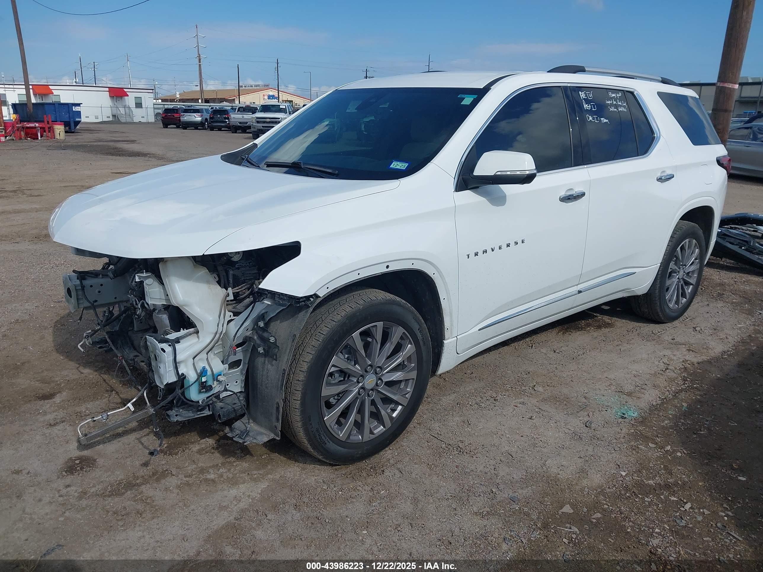 CHEVROLET TRAVERSE image 2