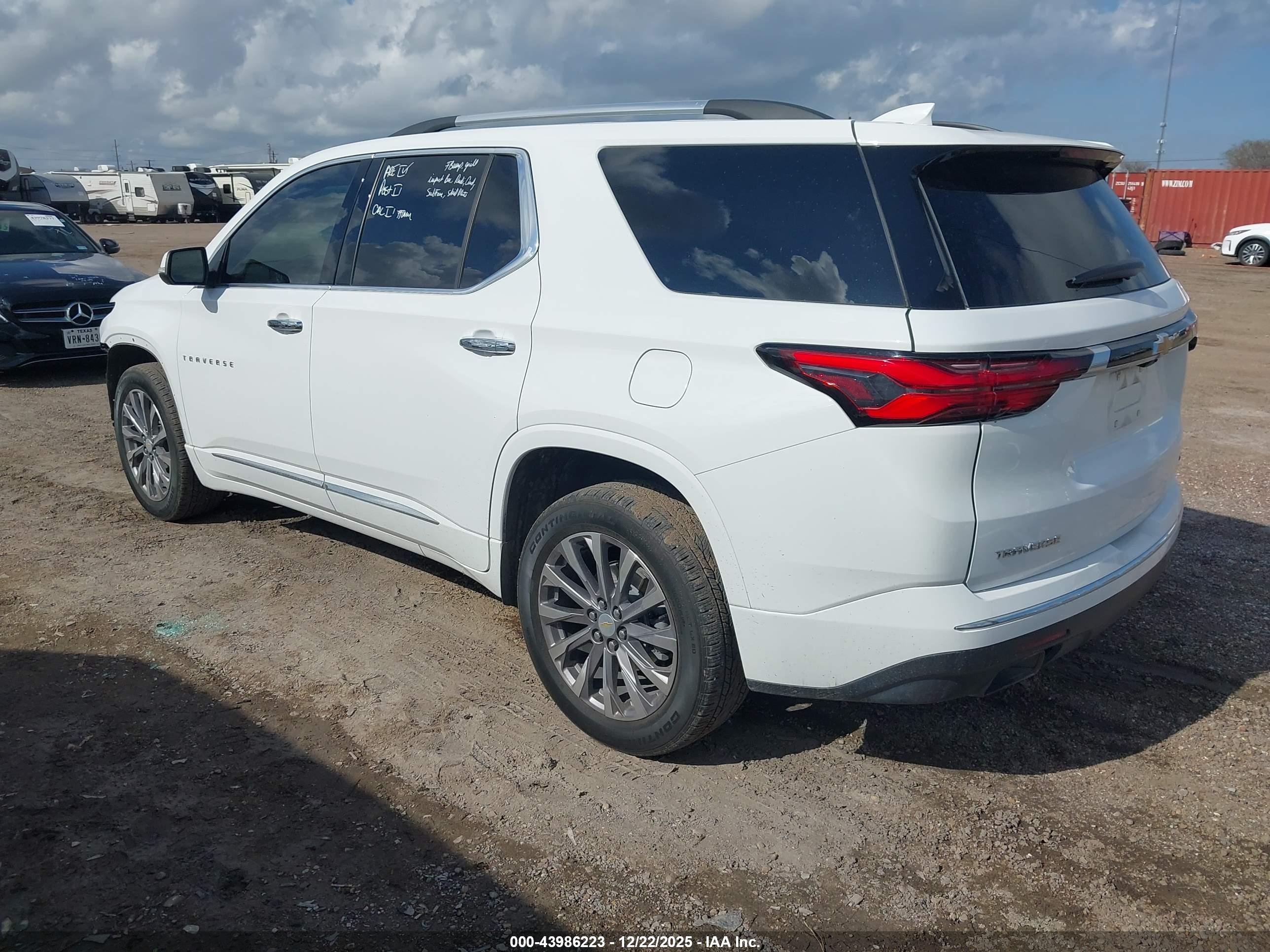CHEVROLET TRAVERSE image 3