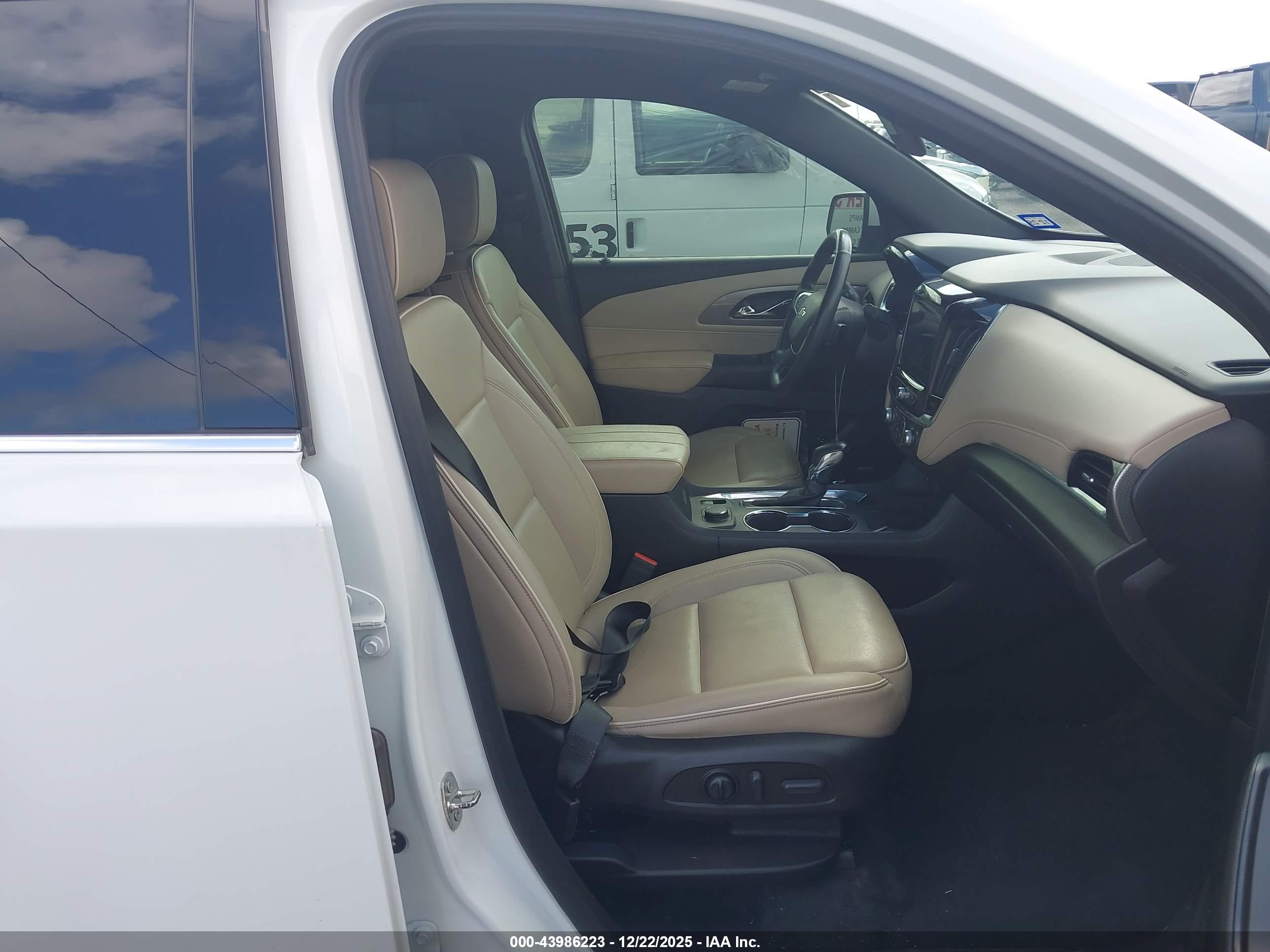 CHEVROLET TRAVERSE image 5