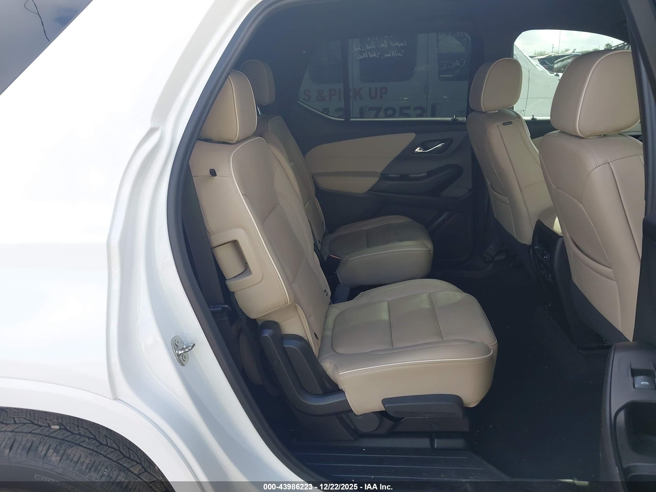 CHEVROLET TRAVERSE image 8