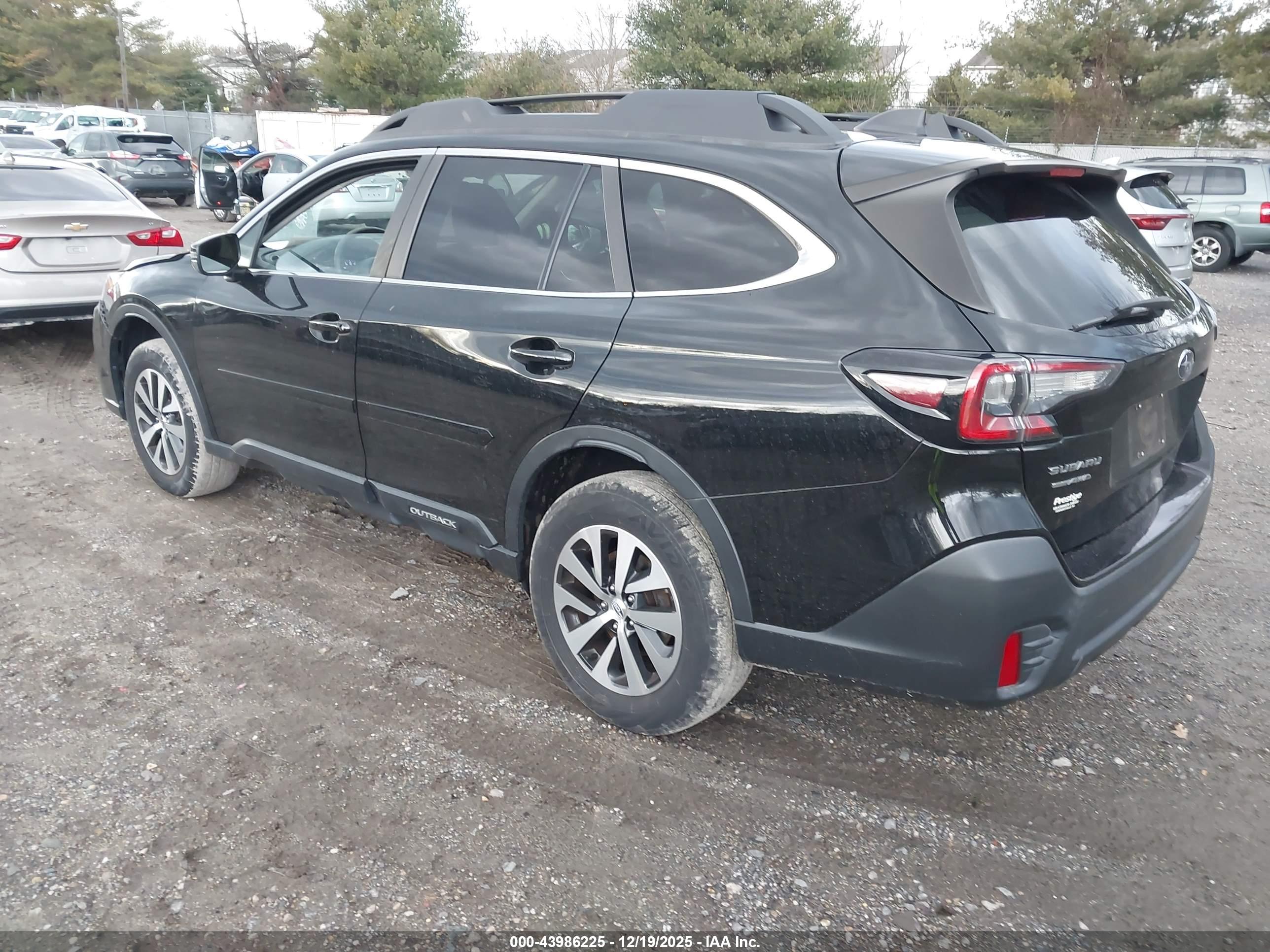 SUBARU OUTBACK image 3