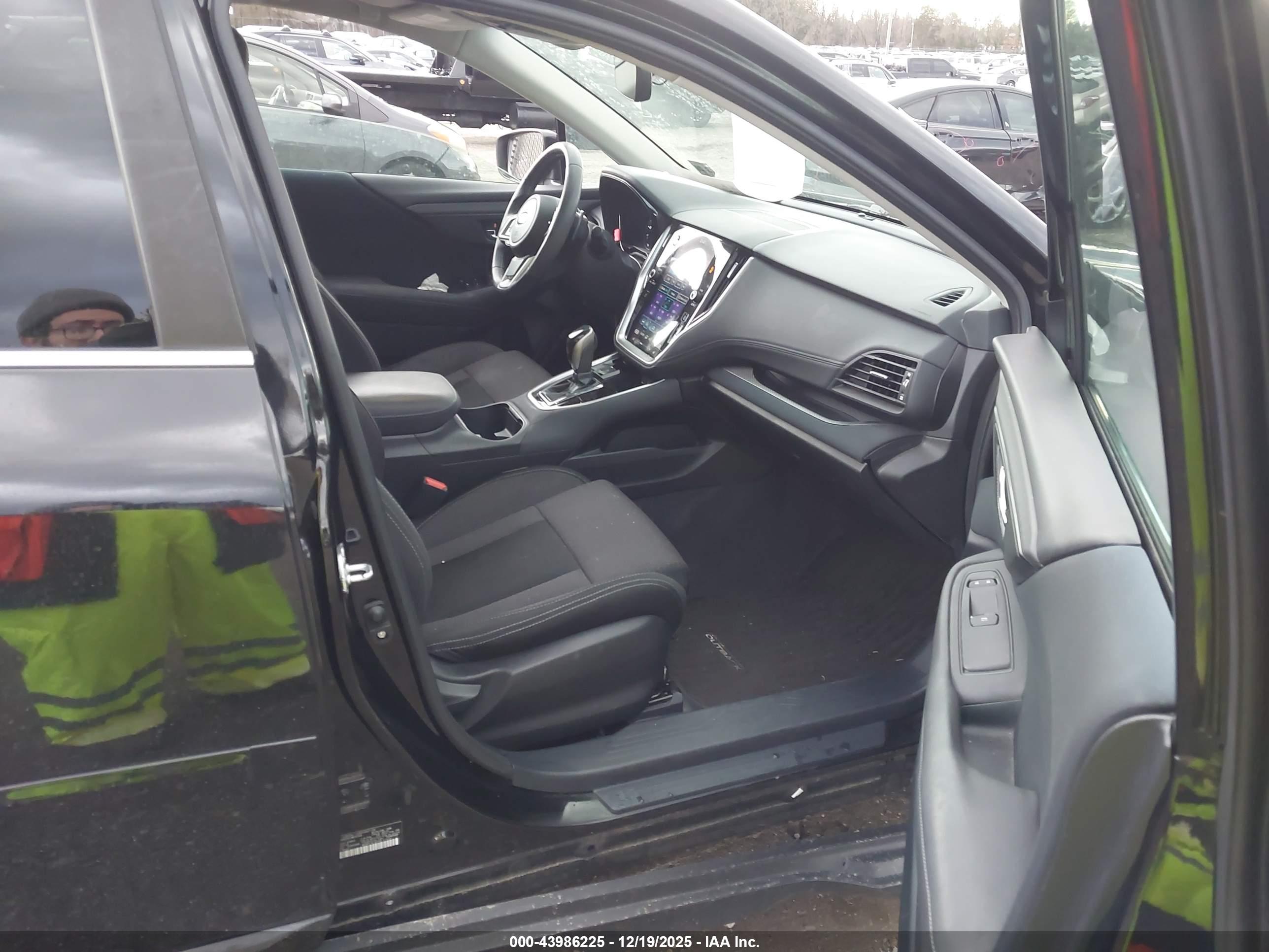 SUBARU OUTBACK image 5