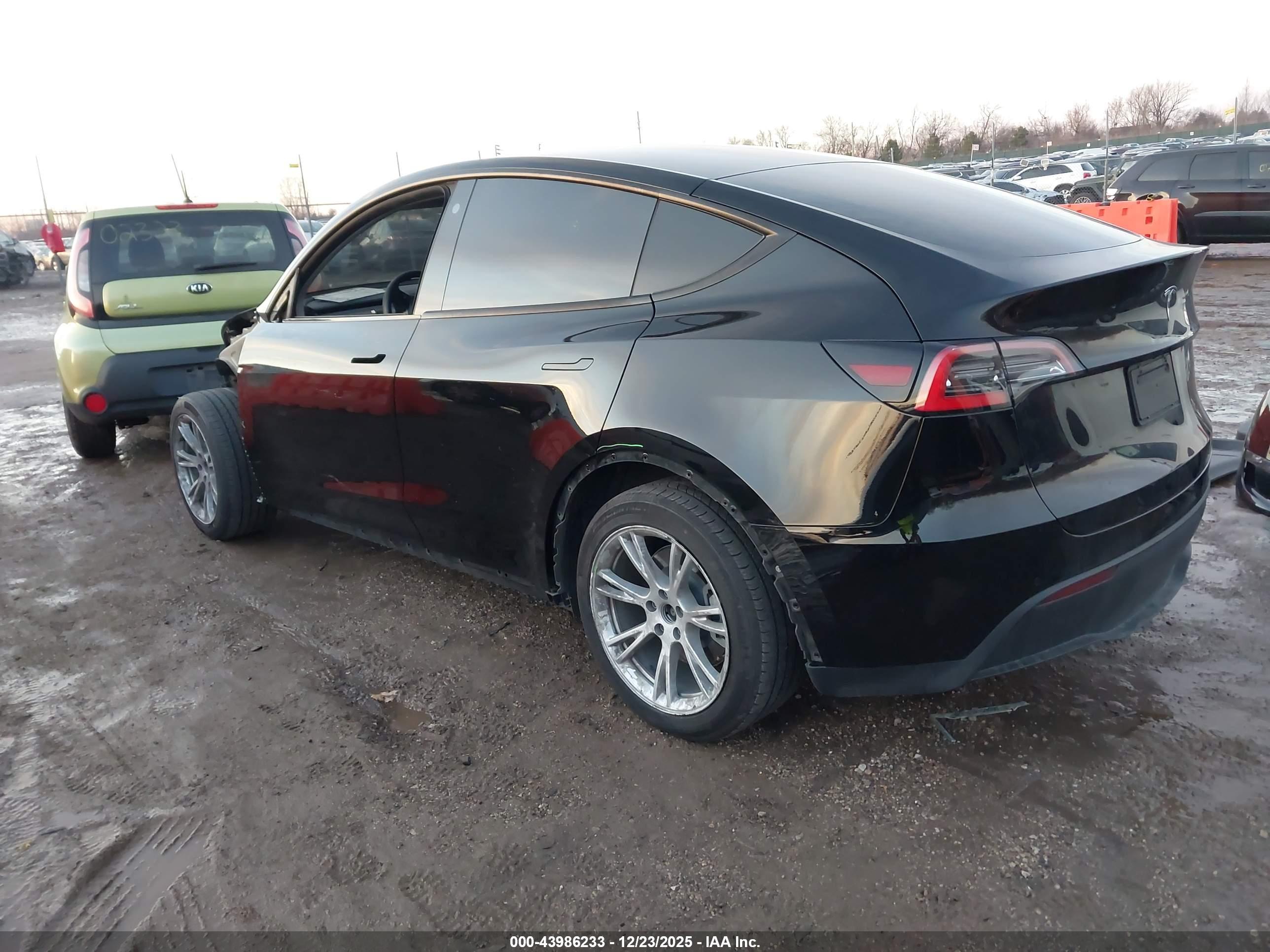 TESLA MODEL image 3