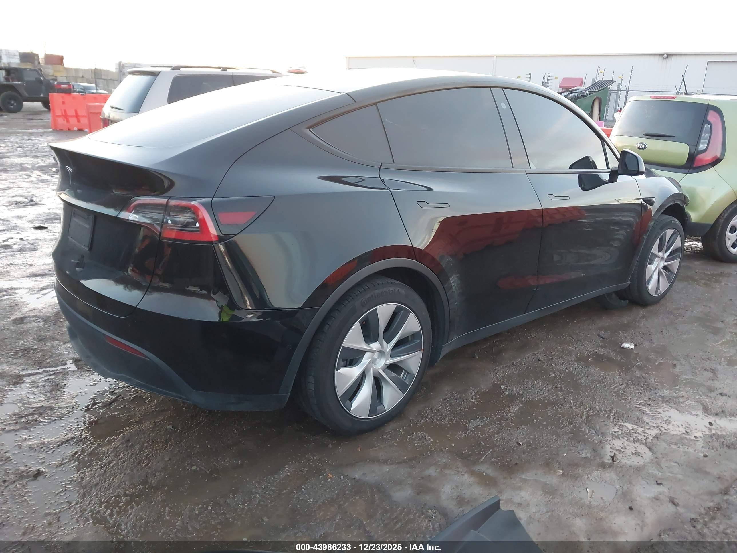 TESLA MODEL image 4