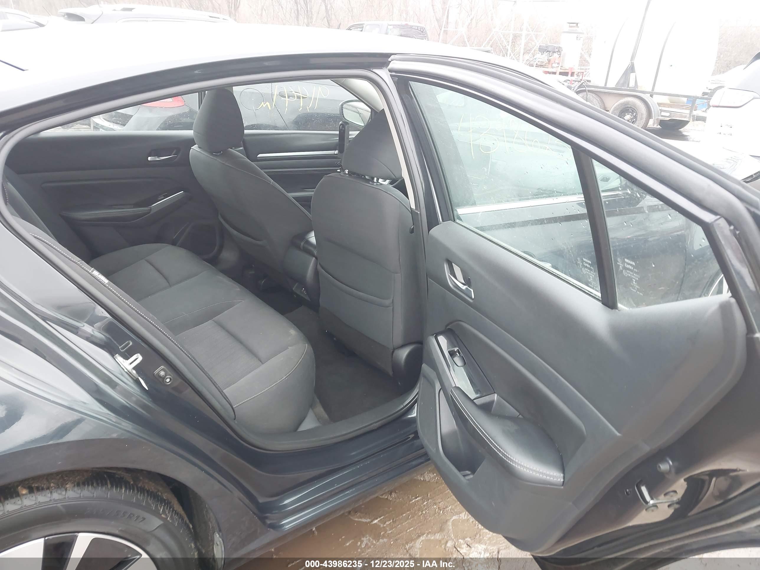 NISSAN ALTIMA image 8