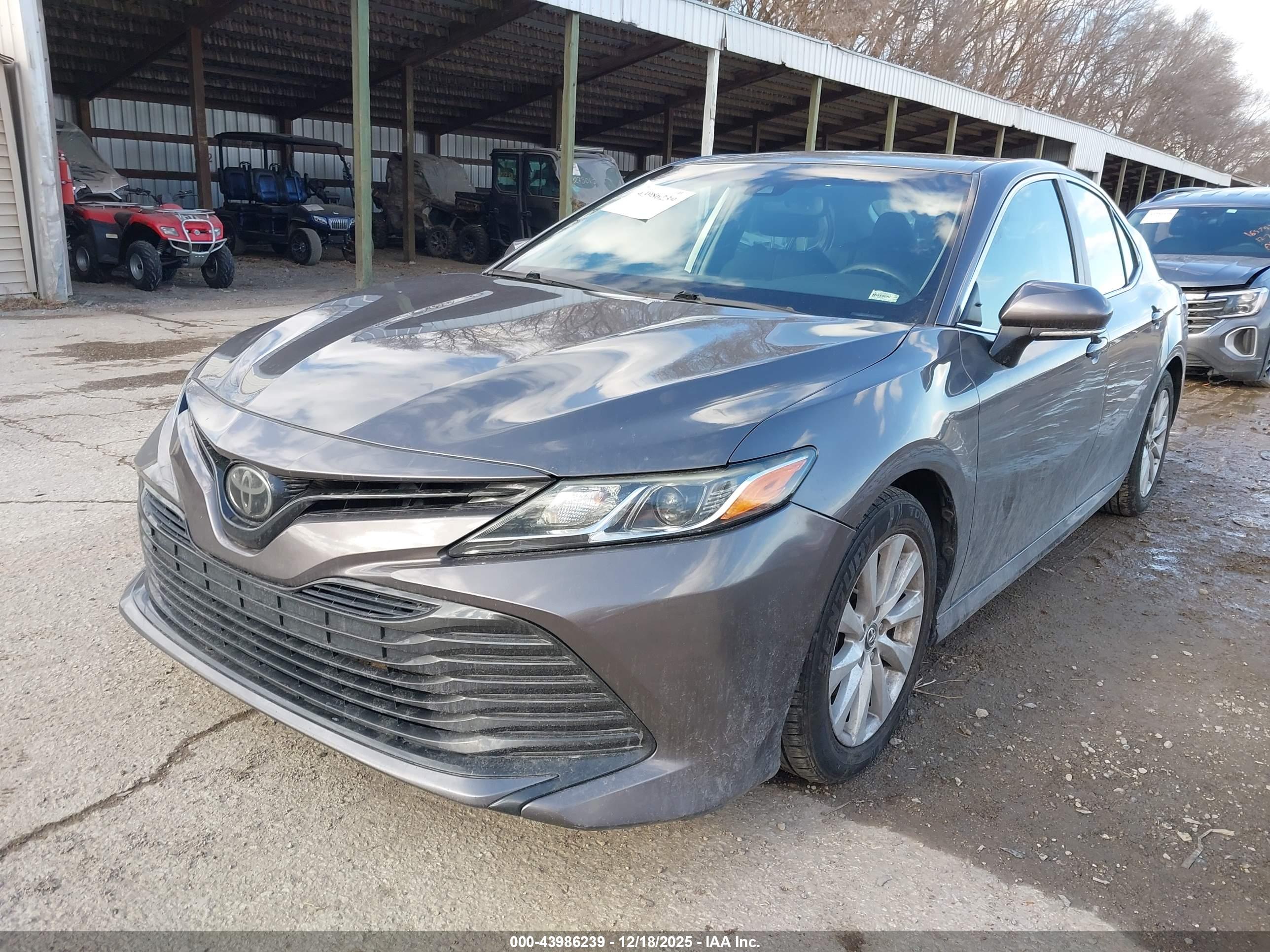 TOYOTA CAMRY image 2