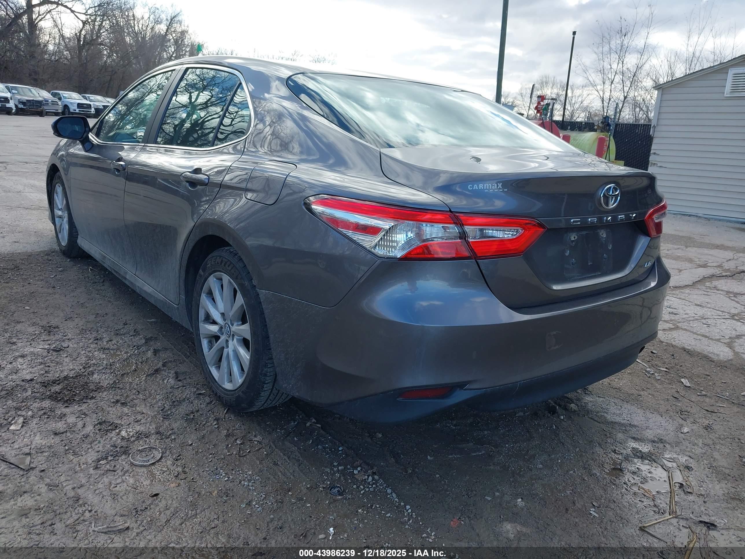 TOYOTA CAMRY image 3