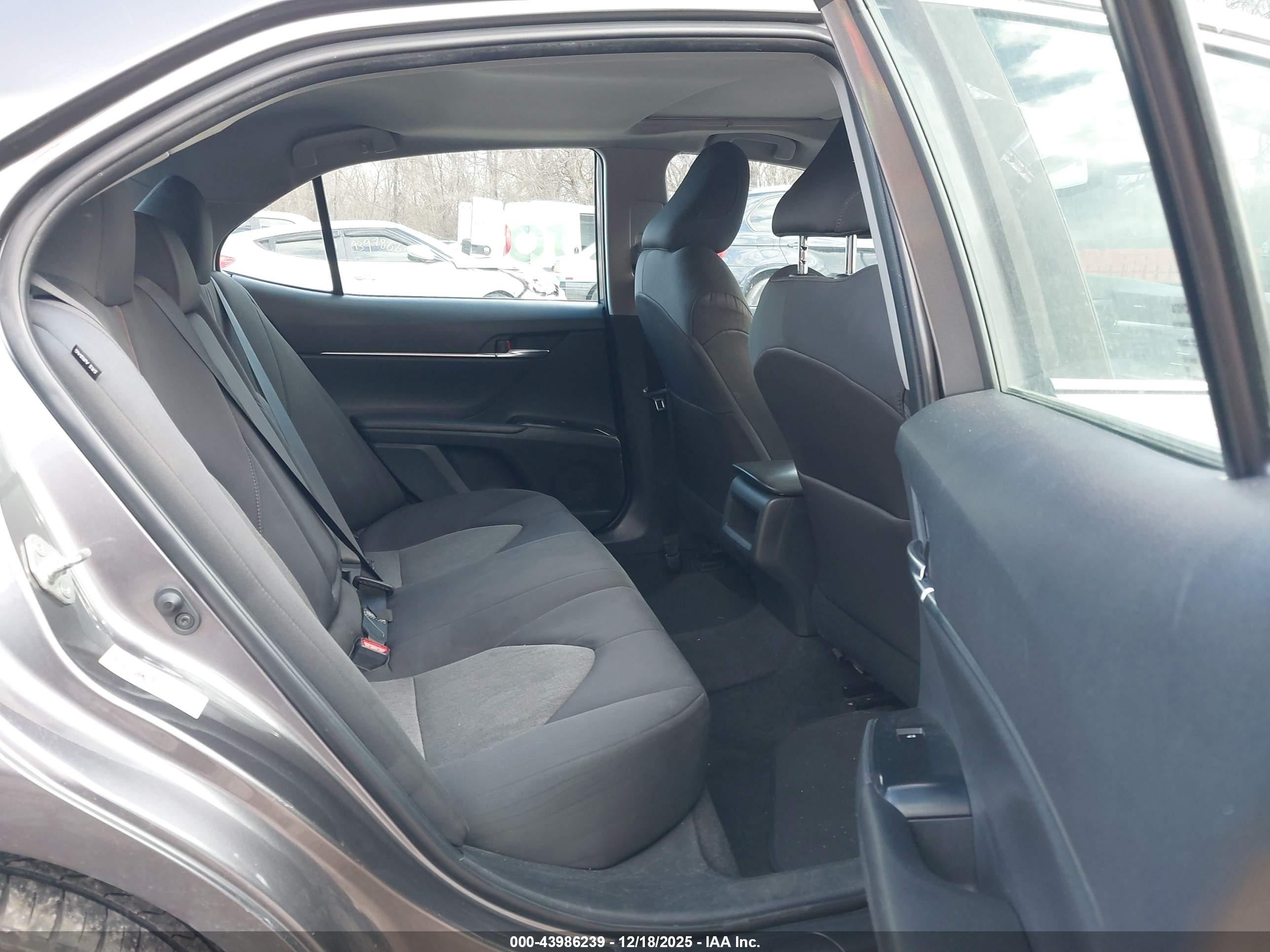 TOYOTA CAMRY image 8