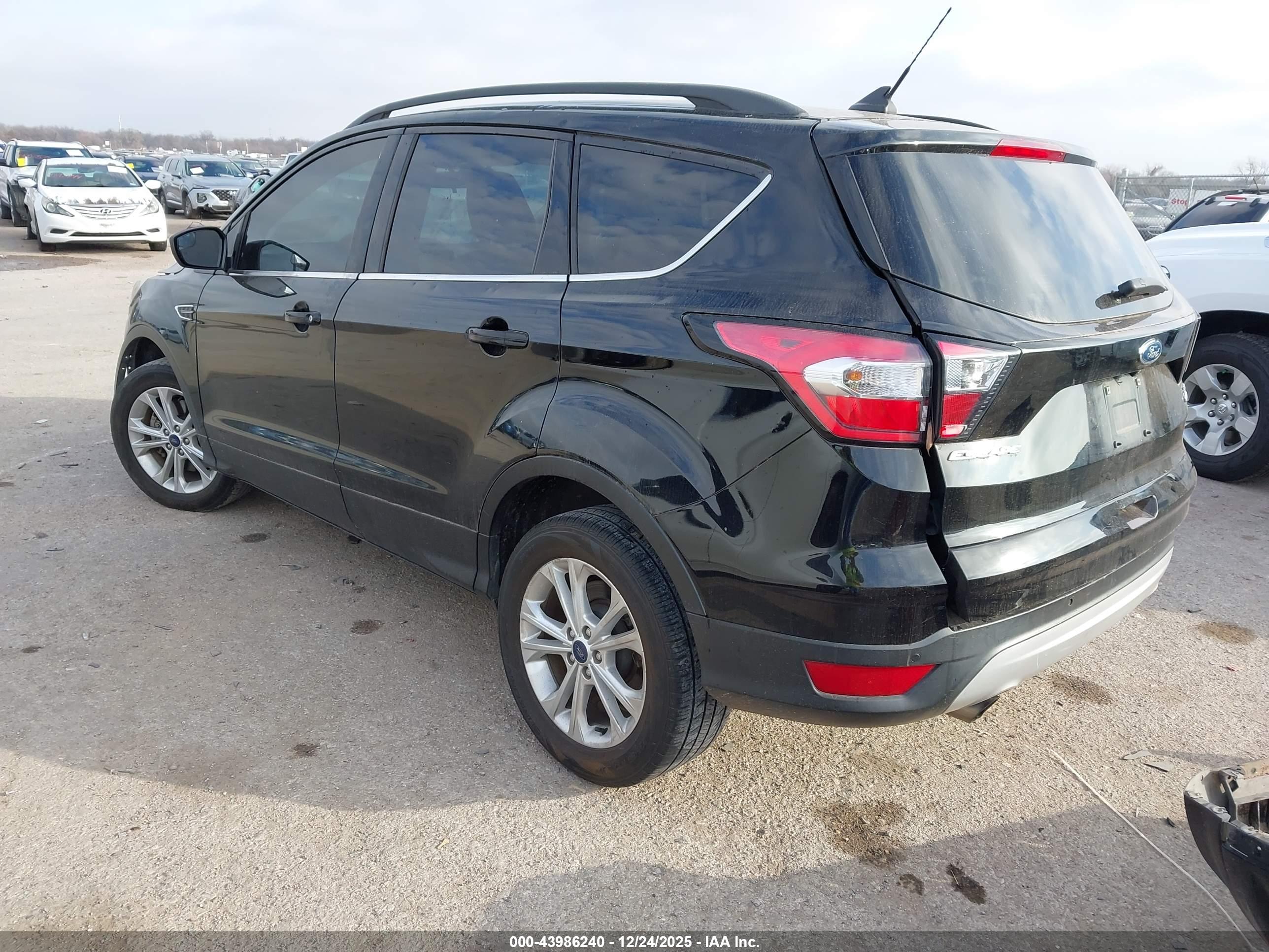 FORD ESCAPE image 3
